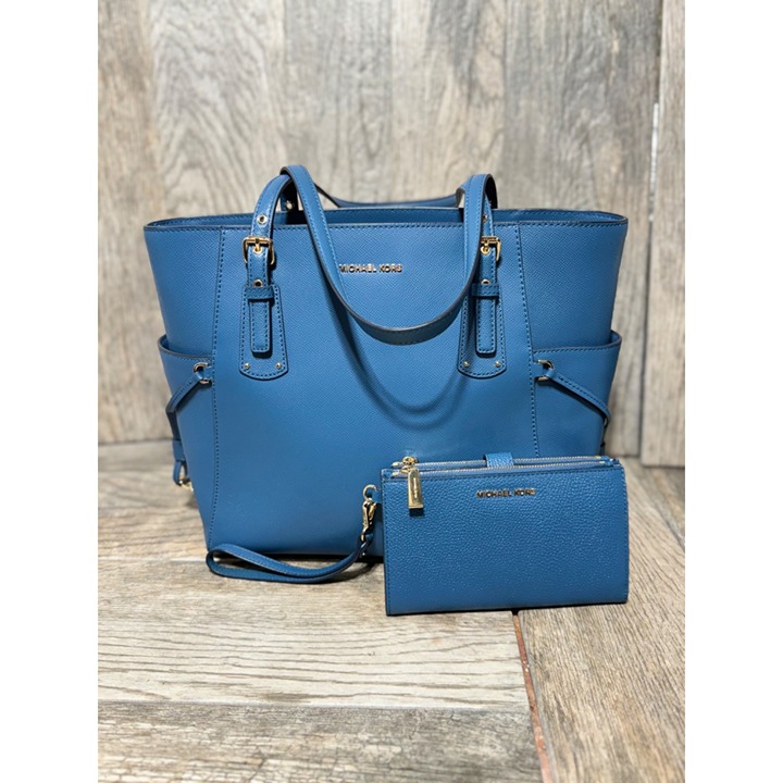 michael kors voyager blue