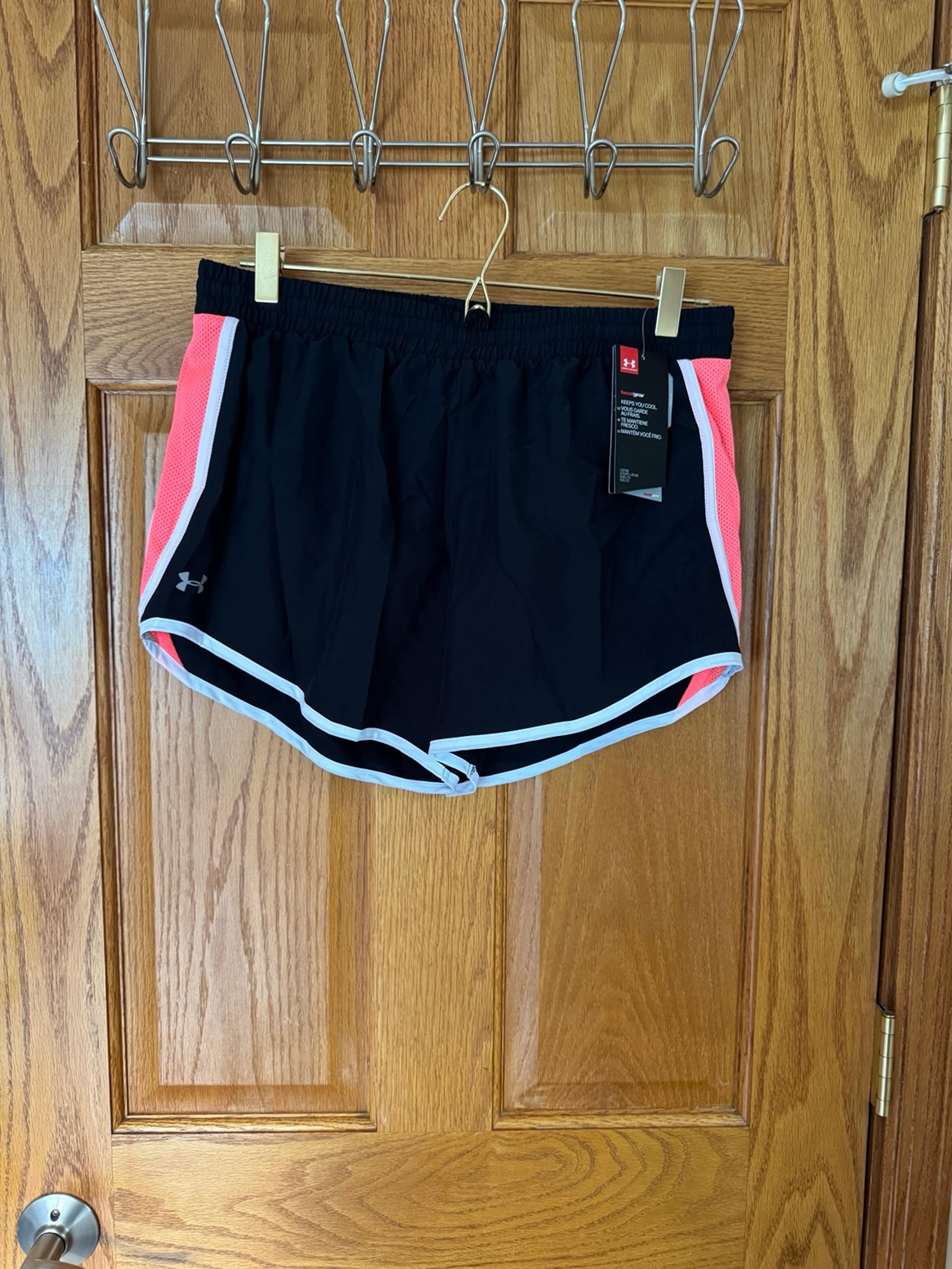 NWT Women’s Under Armour shorts medium