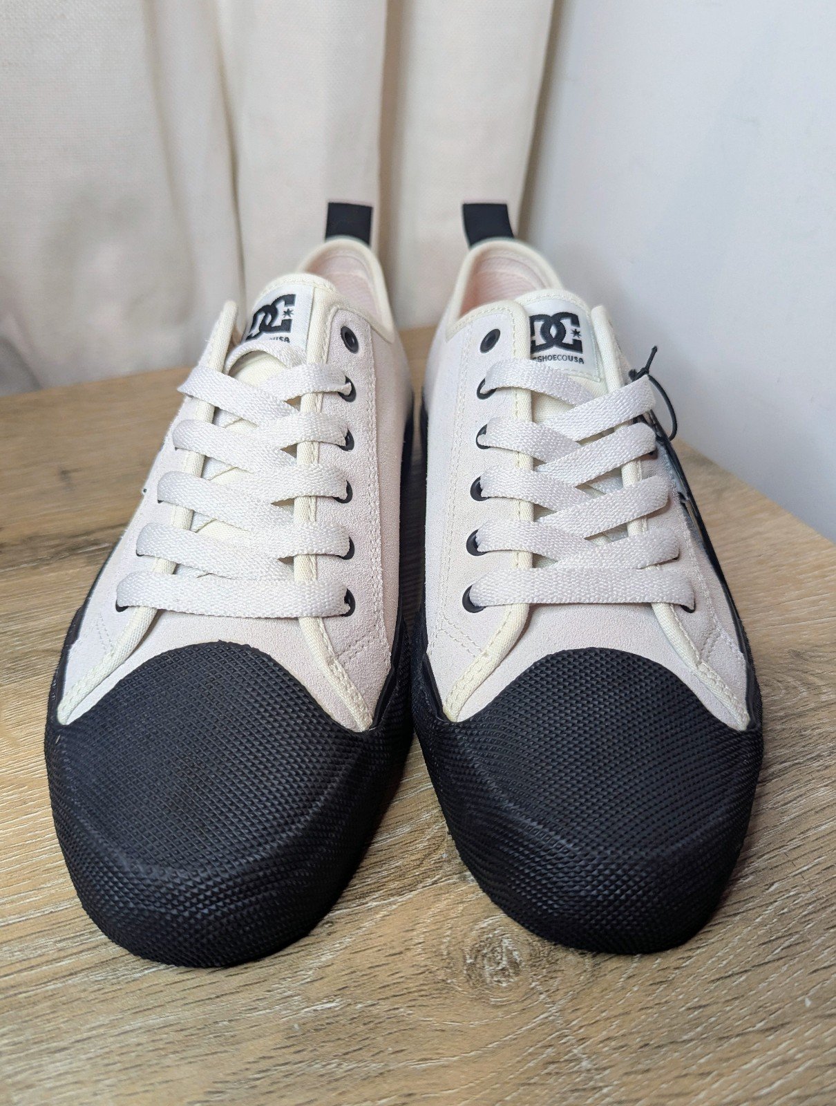 Men's Sz 9 canvas skate shoe