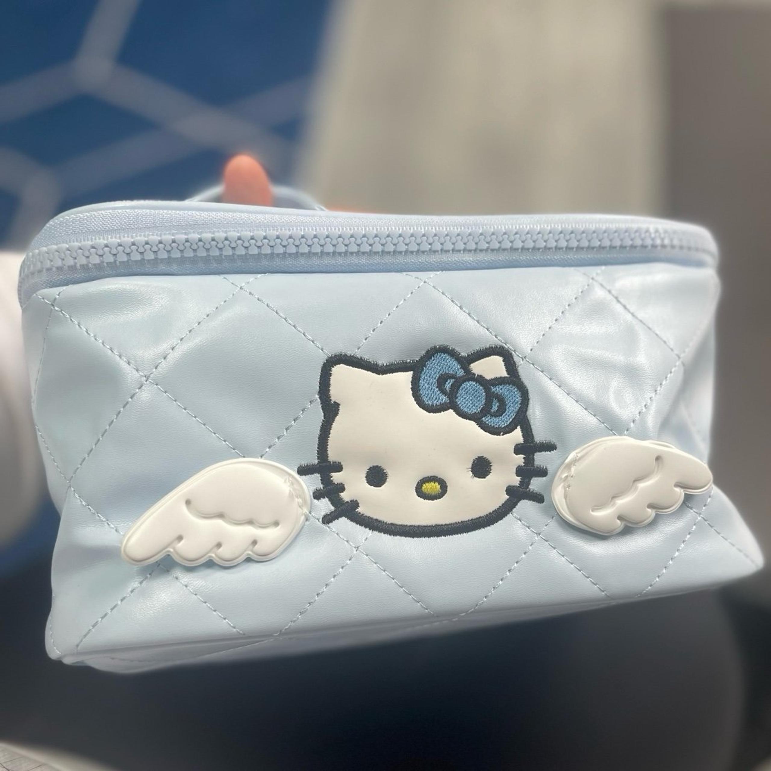 forever 21 x blue angel hello kitty make up travel bag