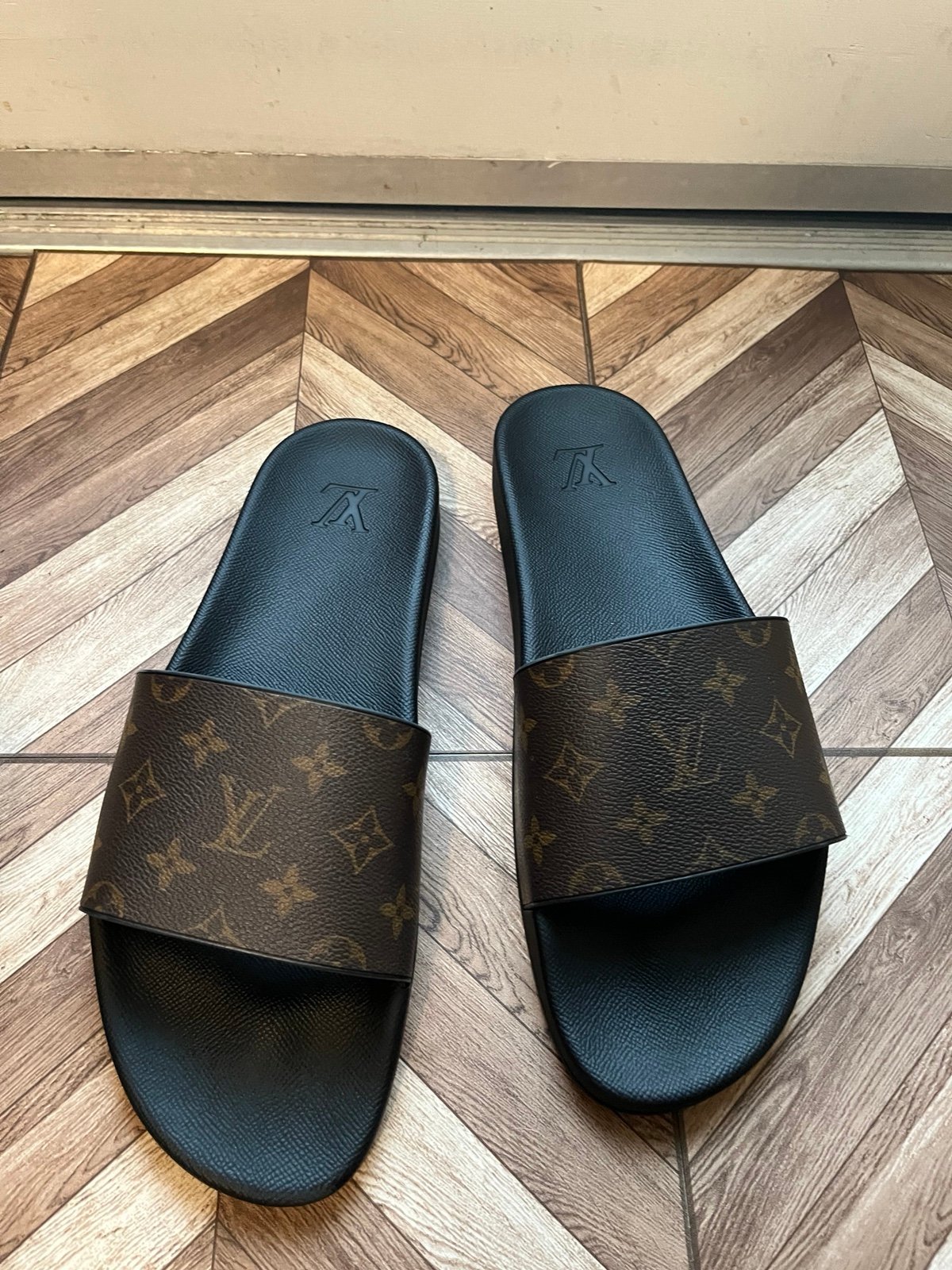 Louis Vuitton men slipper