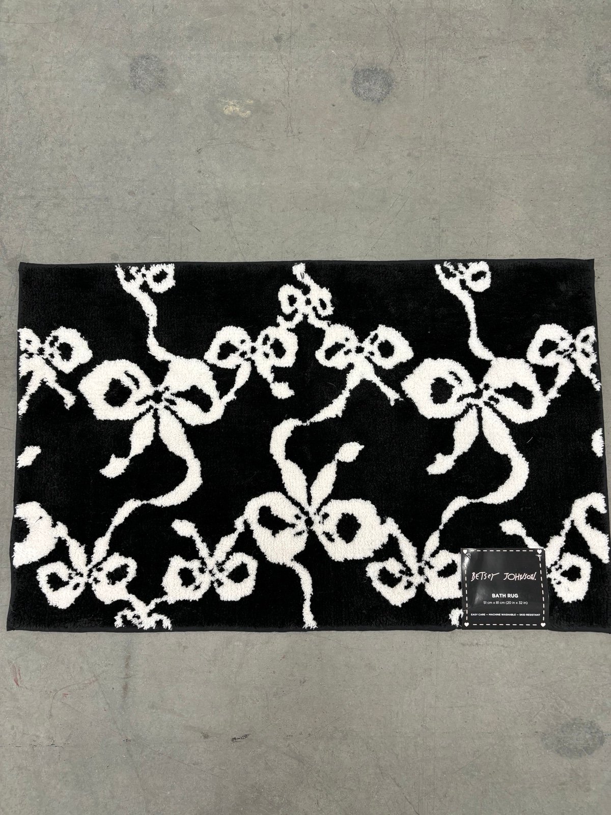 Betsey Johnson Bows Bath Rug