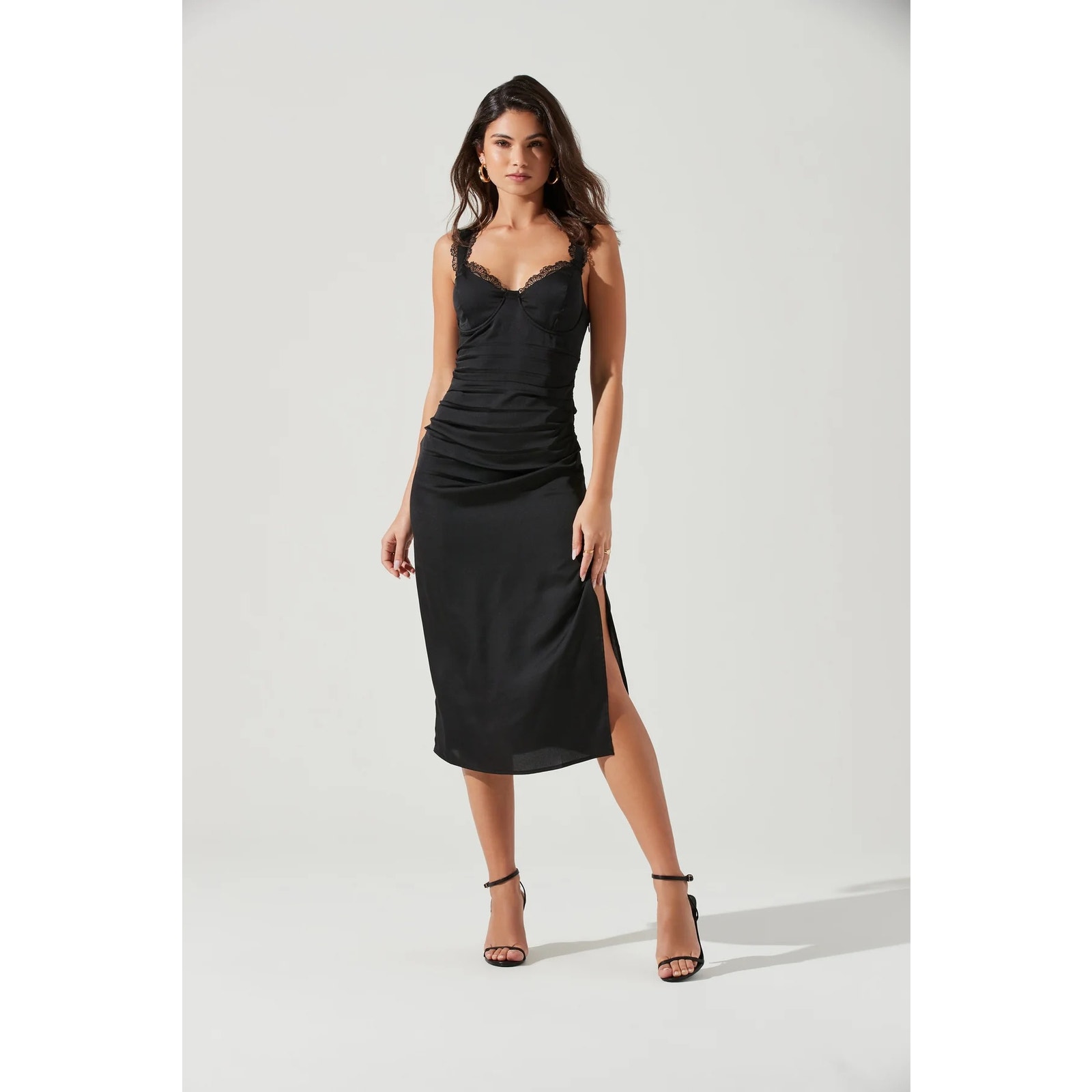 ASTR The Label Black Alva Midi Dress Women's Medium Ruched Lace Trim Sleeveless