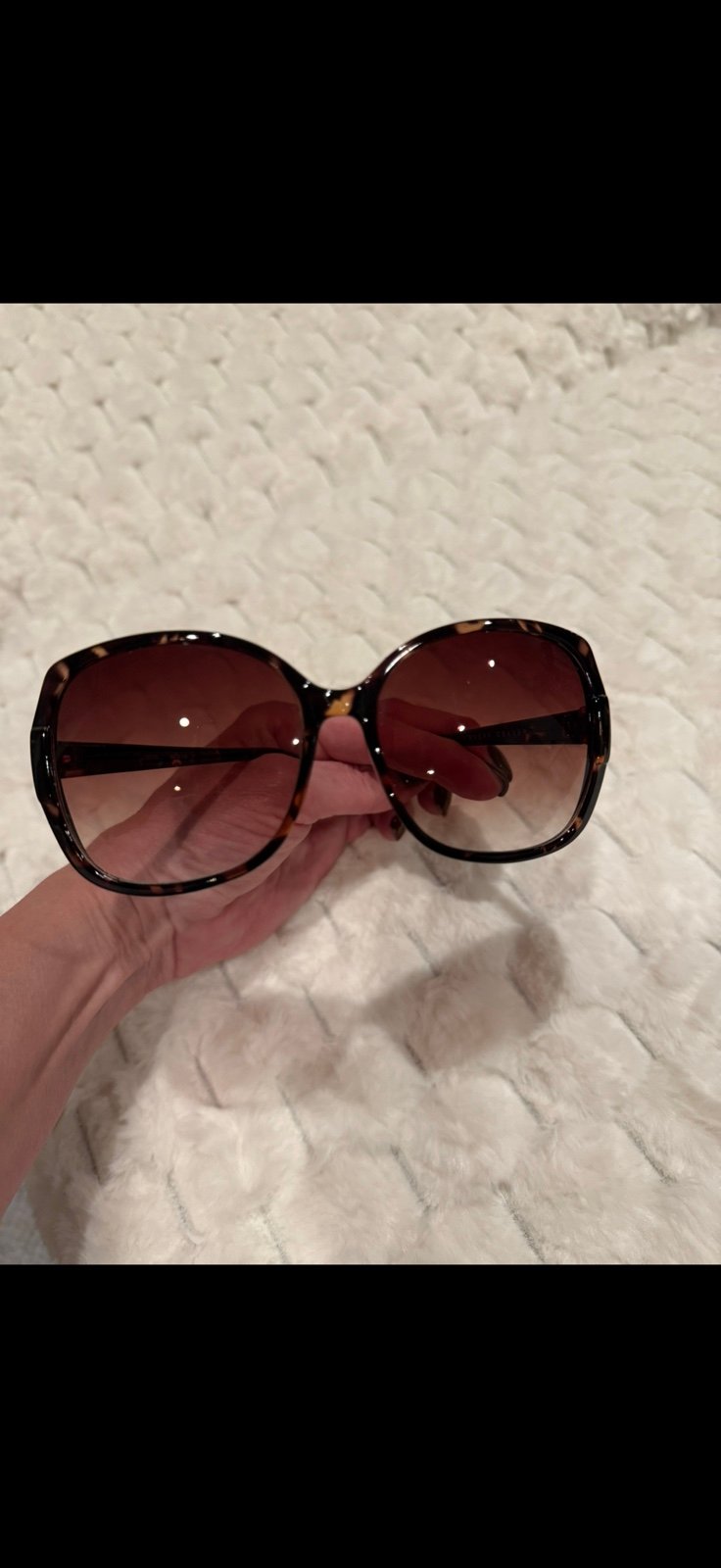Brand New Never Worn Susan Graver Sunglasses. Large Rounded Brown Tortoise