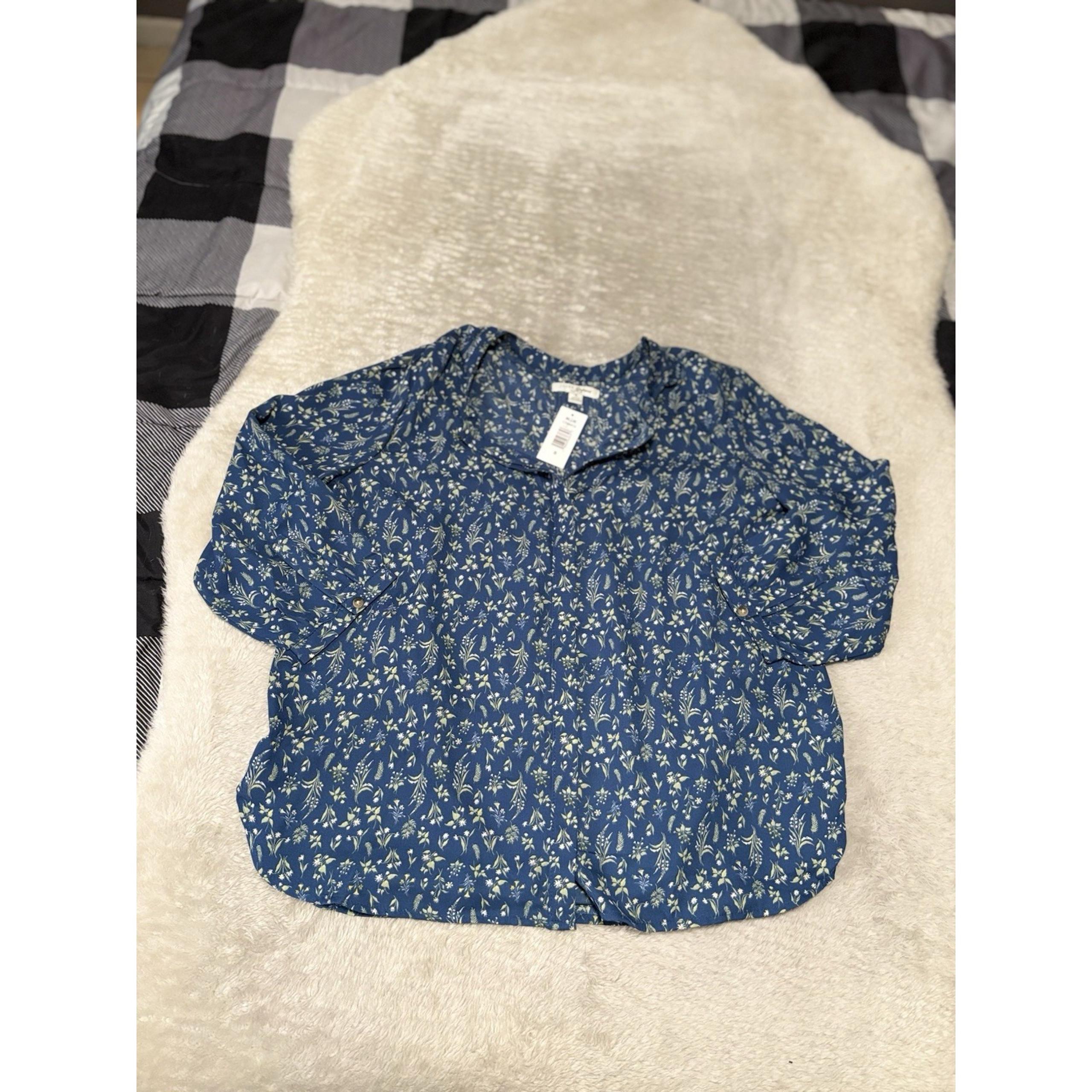 New Jachs Girlfriend Womens Blue Floral Small Button Down Shirt NWT