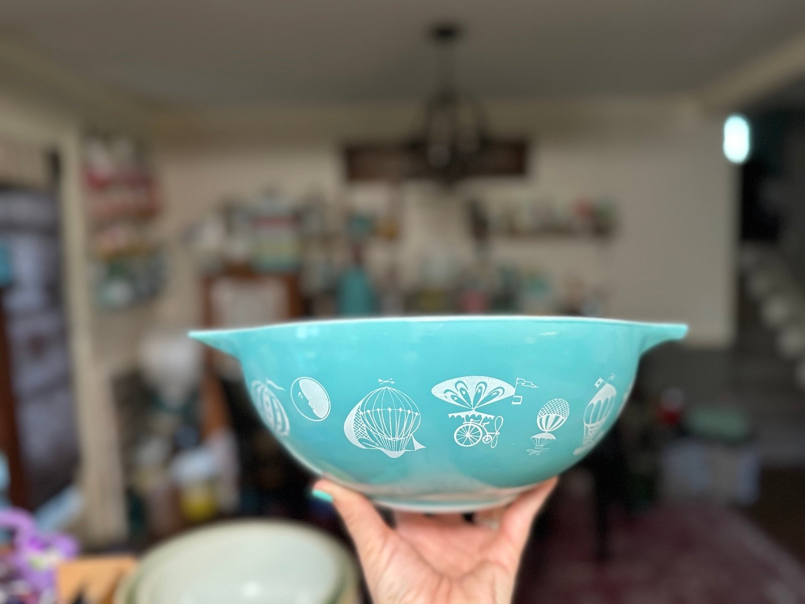 Vintage Pyrex Balloons Cinderella bowl 444 4 quart
