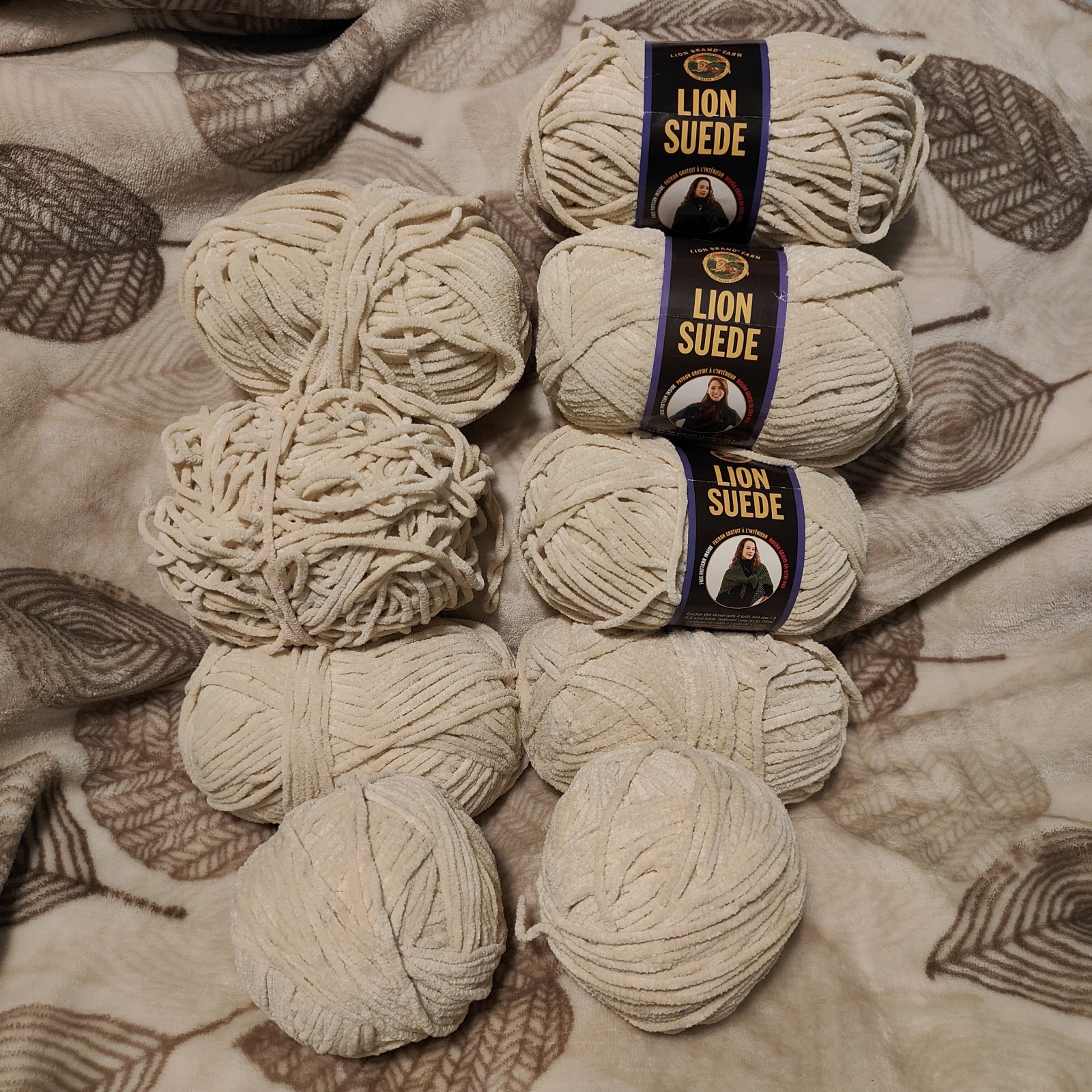 Ecru Lion Suede Yarn (12)