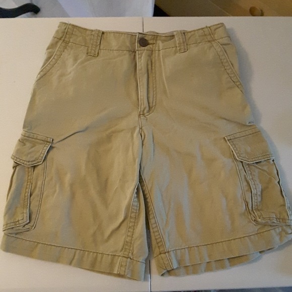 Men's light colored khaki casual shorts