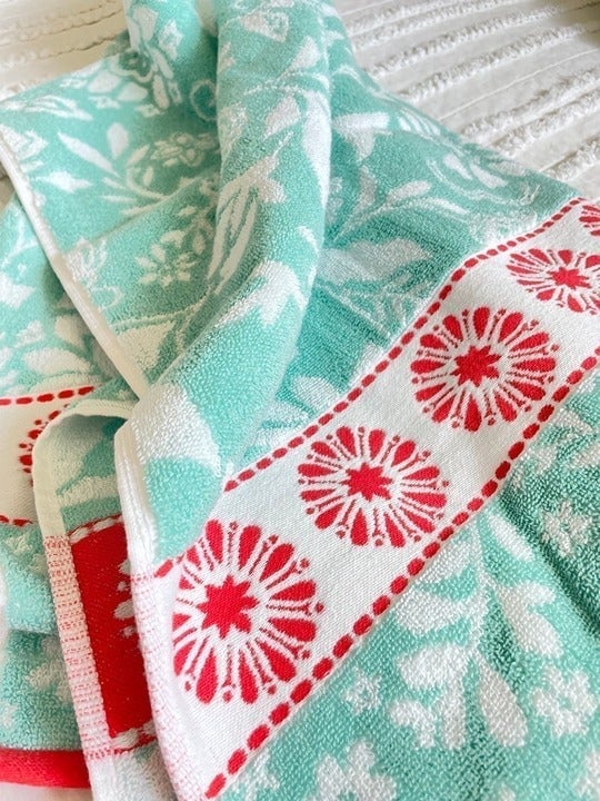 4 Pioneer Woman Mazie Bath Towels Towel NEW