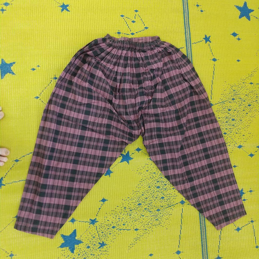 Checked flared skirt in black and pink.