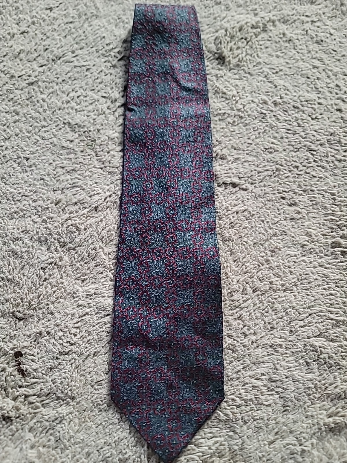 100% Silk Giorgio Armani Cravette Necktie Red/Green Floral Design Made In Italy