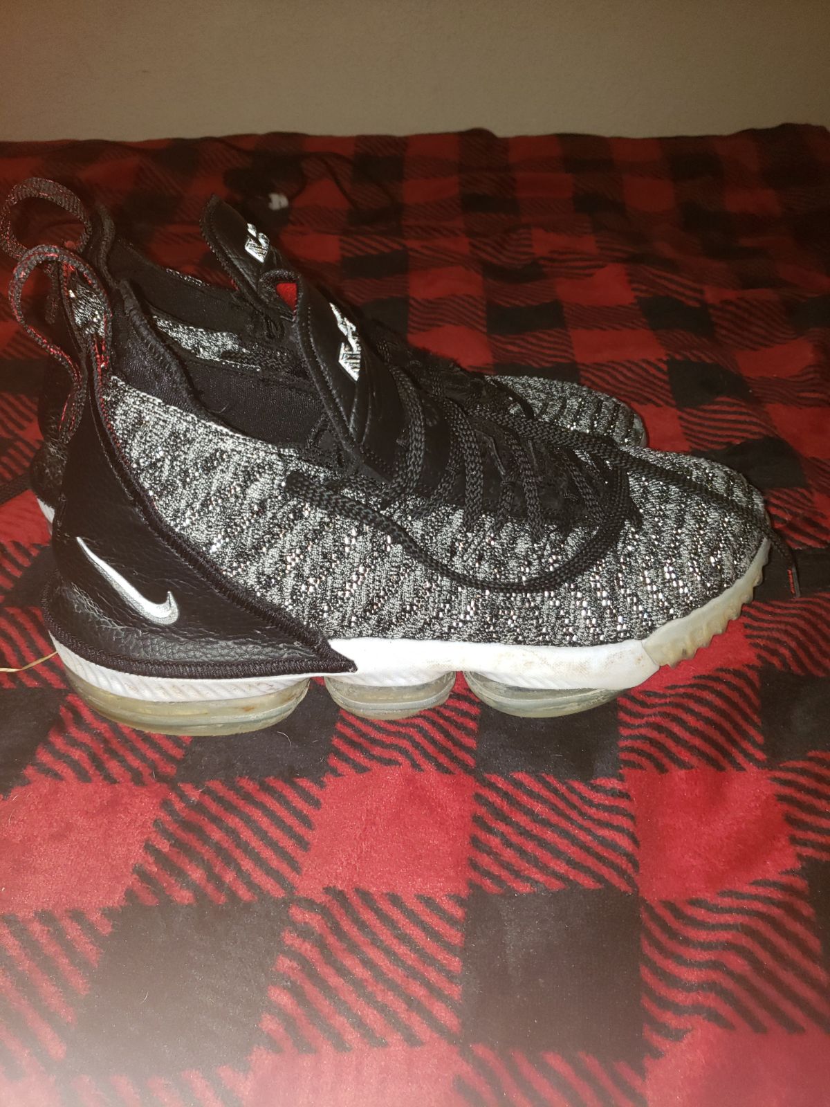 Lebron 16