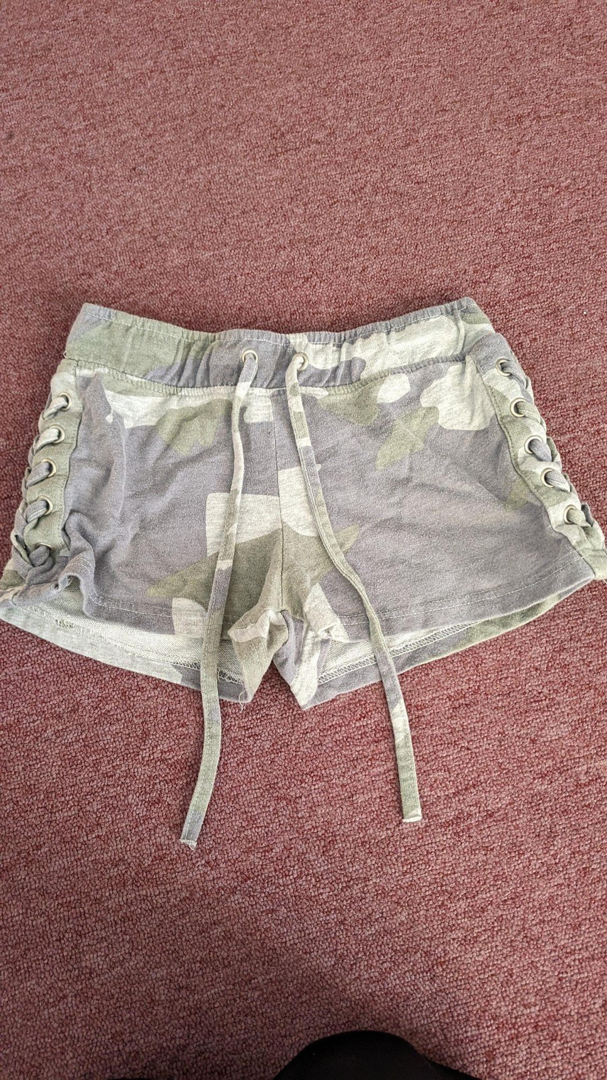 Vanilla star shorts size small
