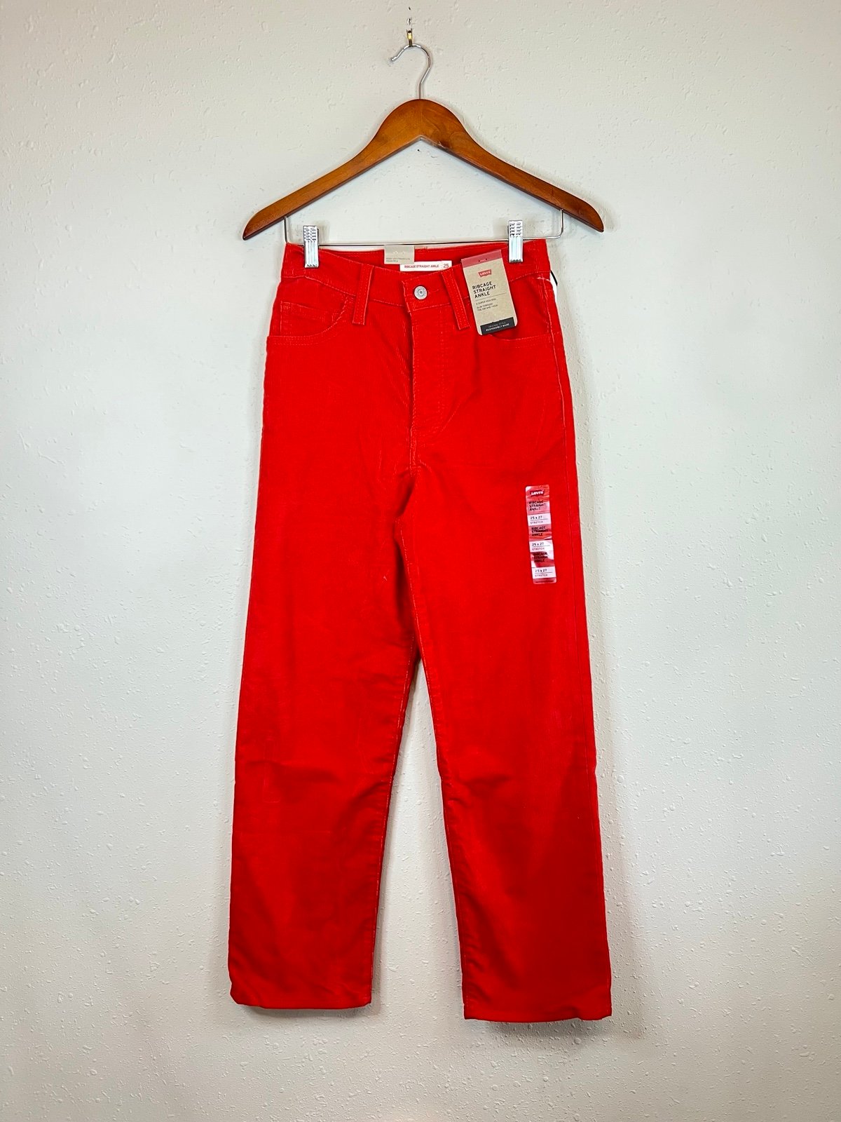 Levi’s Premium Ribcage Straight Leg Ankle Corduroy Red Pants/Sz:25/NWT