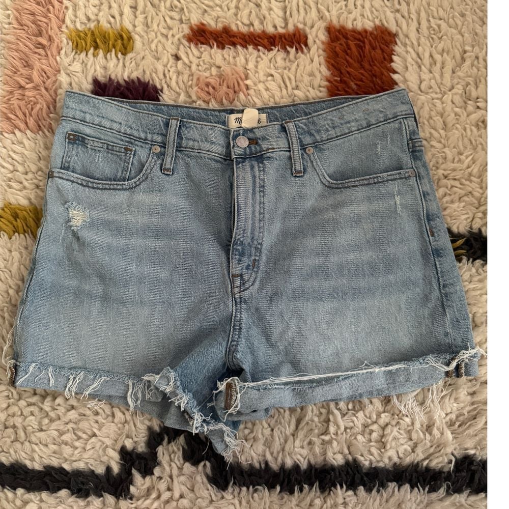 Madewell denim high rise shorts size 32 light wash frayed hem / pb1