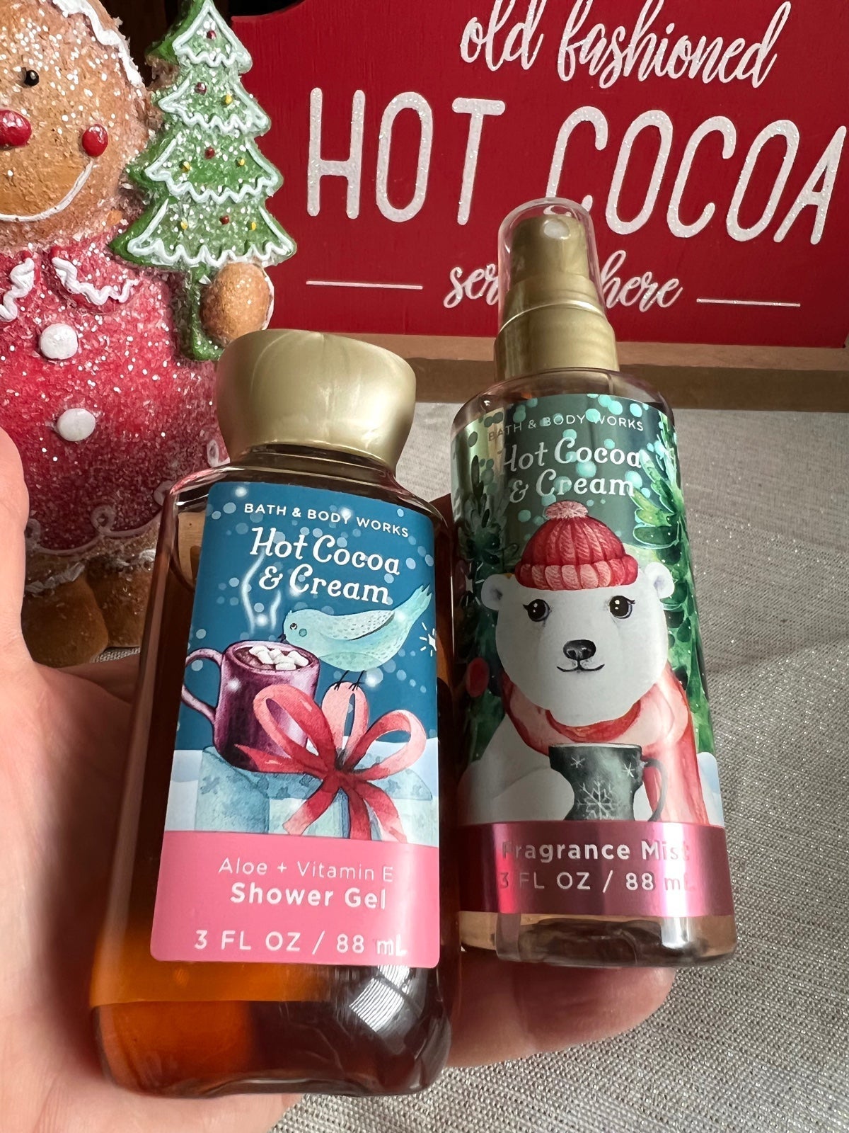2 pcs Bath and Body Works Hot cocoa & cream body care set