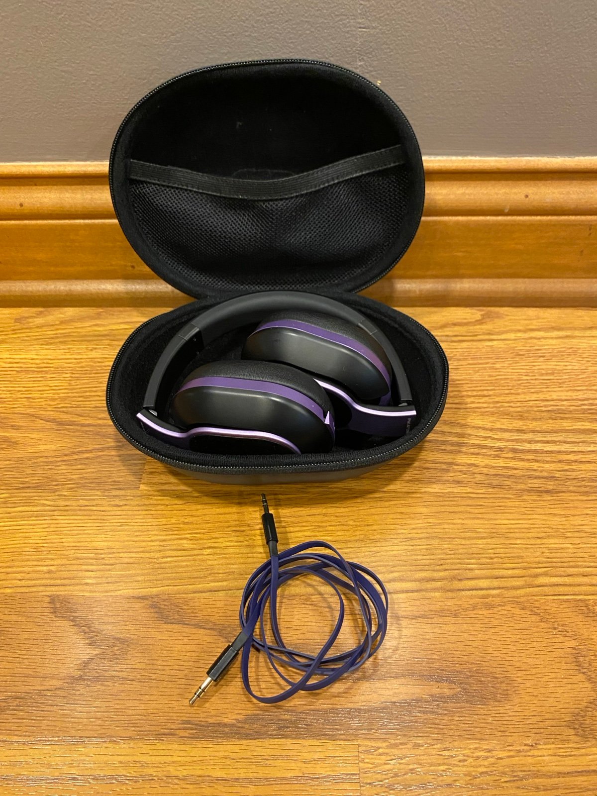 Phiaton Wired Headphones with Case Black/Purple New