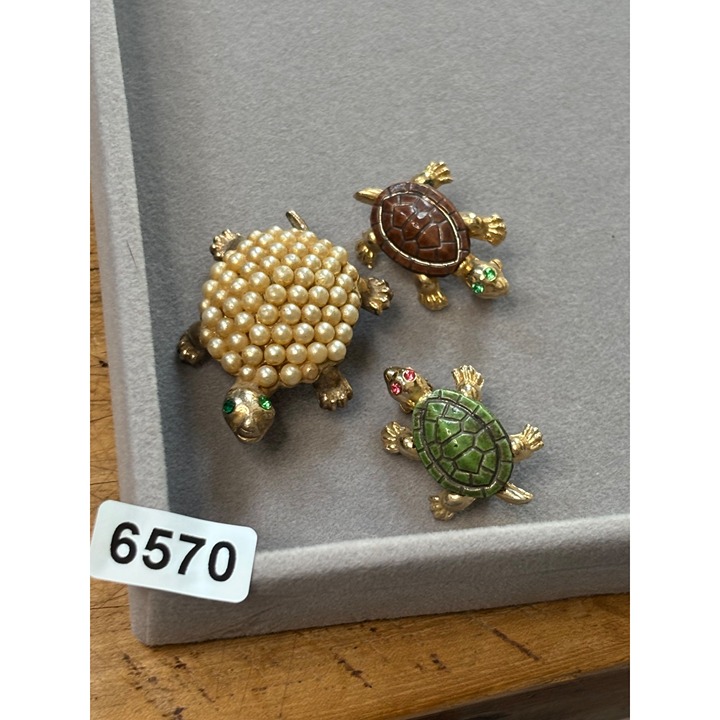 Vintage Gold Tone Turtle Brooch set With Pearl & Enamel Details