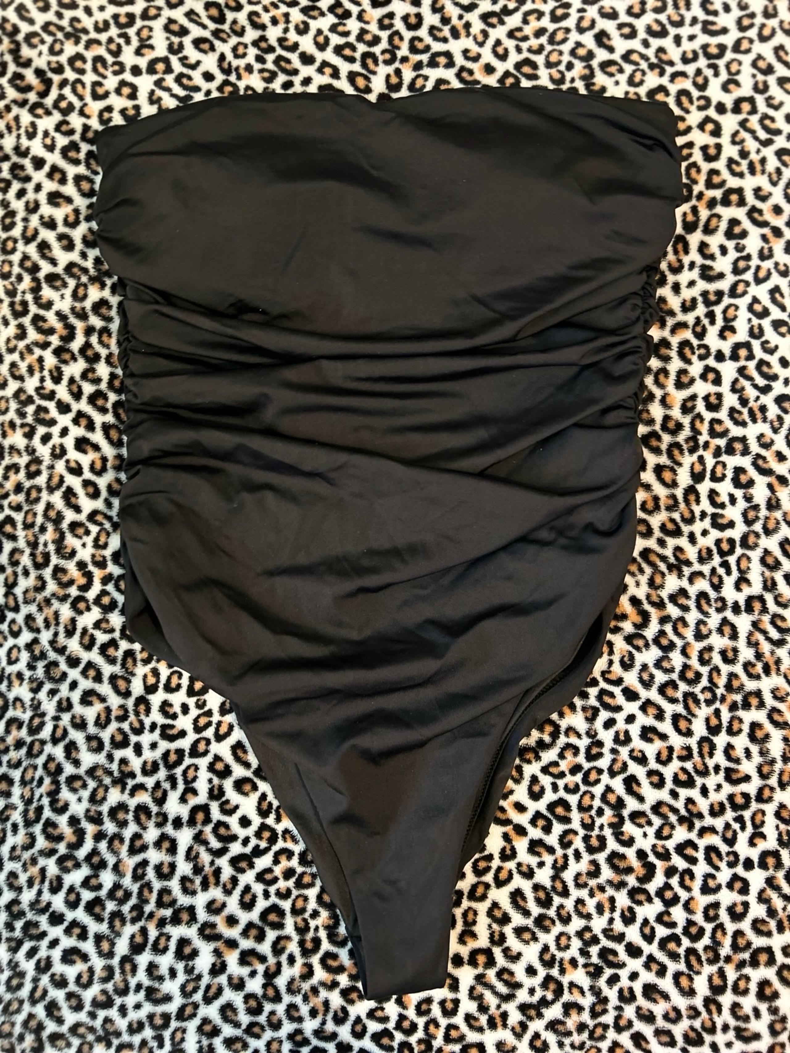 Victorias Secret Black Strapless Padded Ruffle One Piece Swim Beach Swimsuit