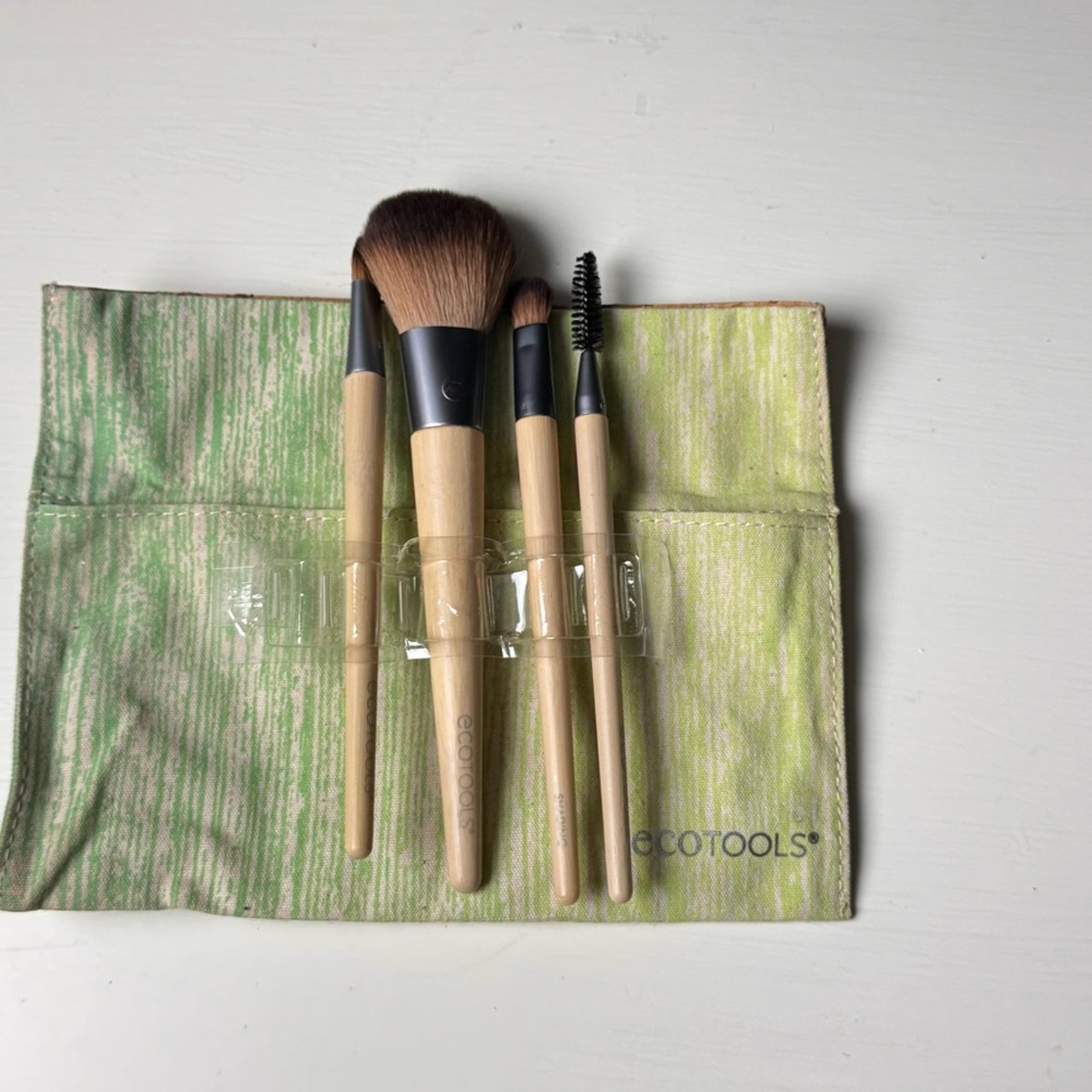 EcoTools Makeup Four Piece Brush Set with Green Case