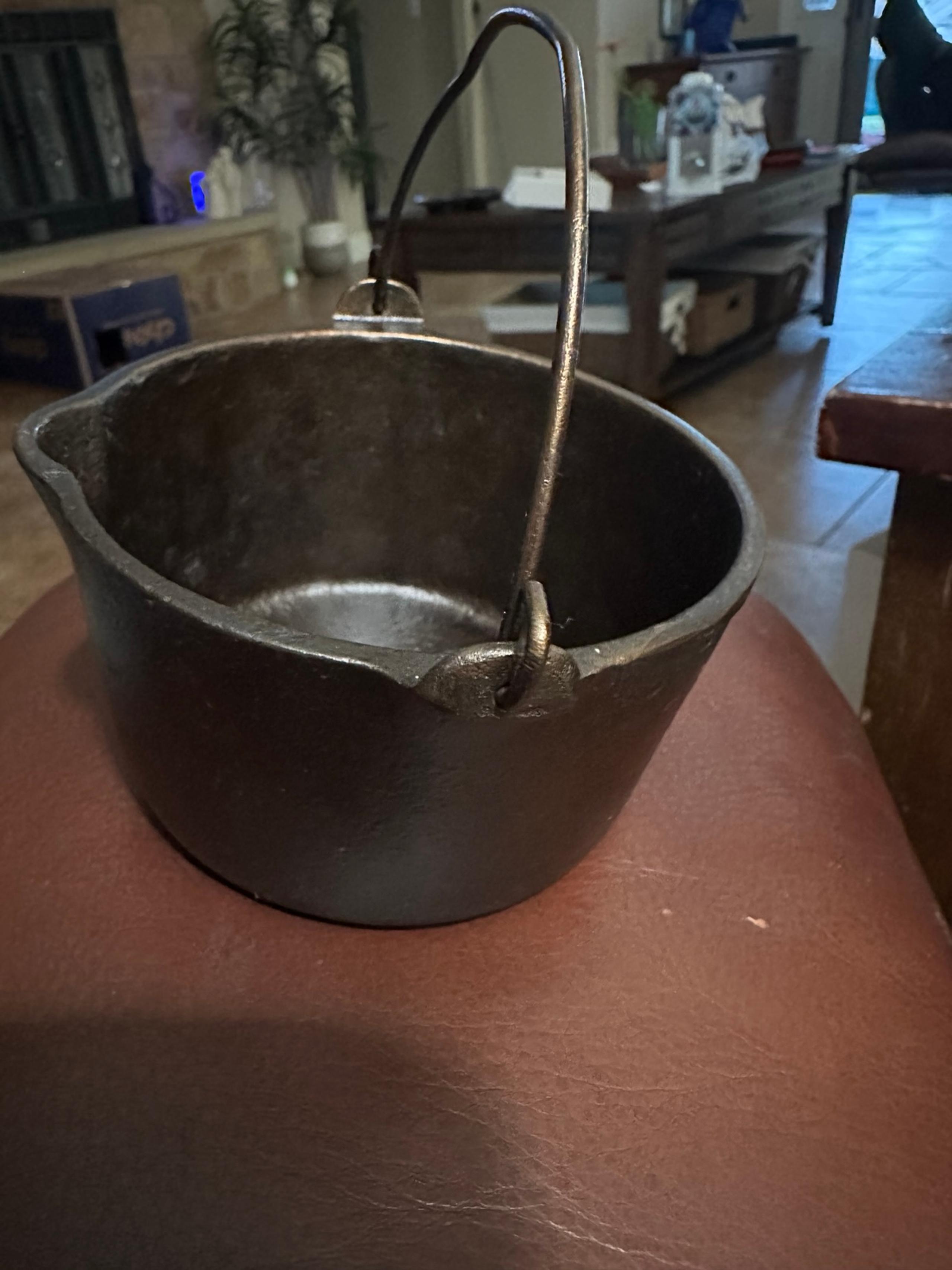 WAGNER WARE #1368 HOT POT WITH BALE HANDLE & LID