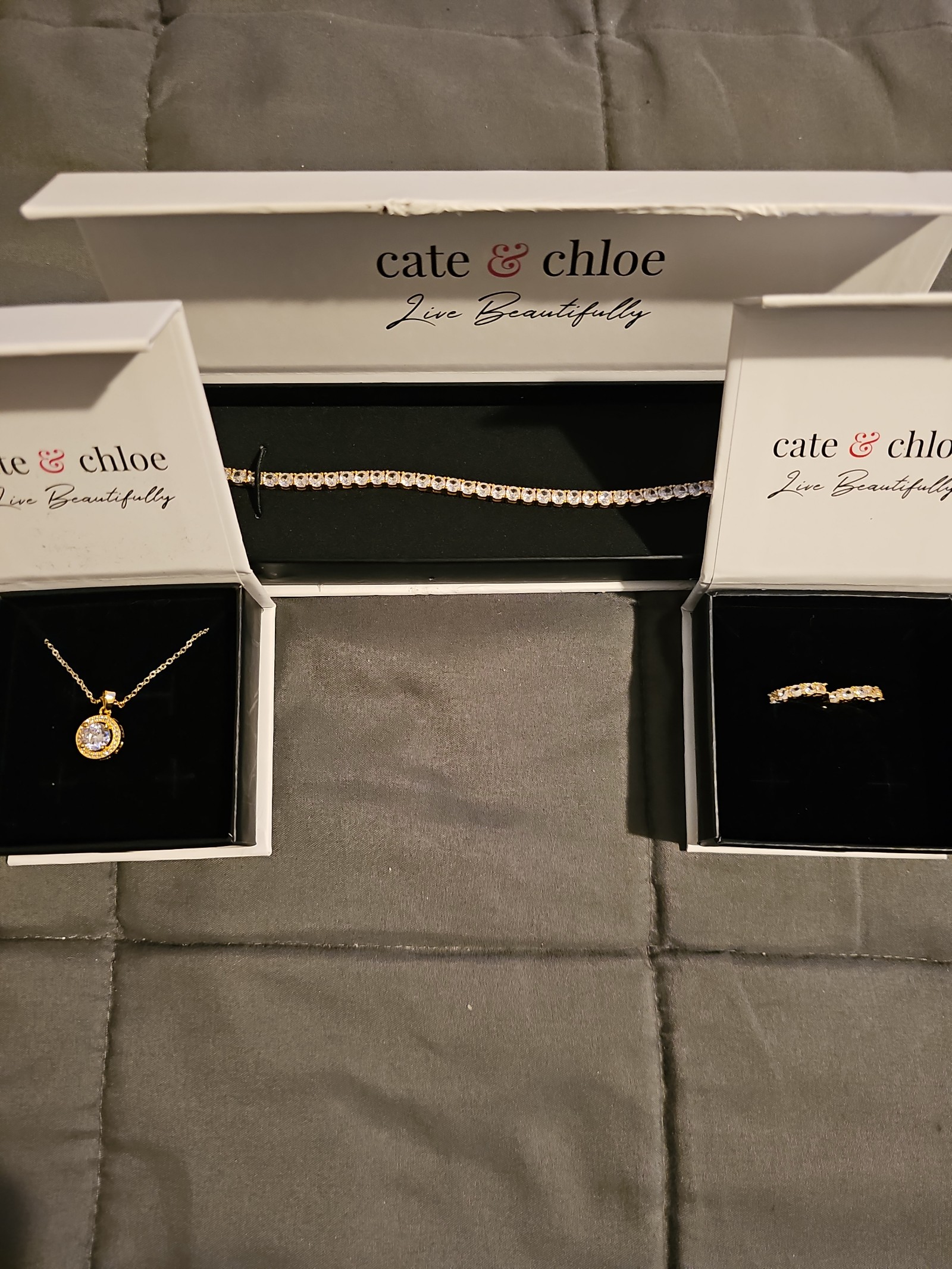 Cate & Chloe bundle gold (necklace & earings & bracelet)