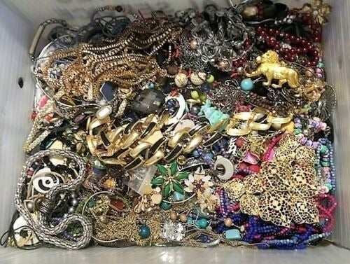 Junk & Good Jewelry Tangled Lot TREASURE HUNT Vintage Modern Unsearched Pieces
