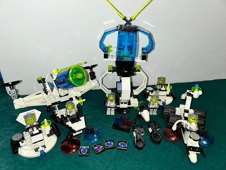 LEGO Exlploriens Lot - Nebula Outpost / Hovertron / Alien Fossilizer / Planetary