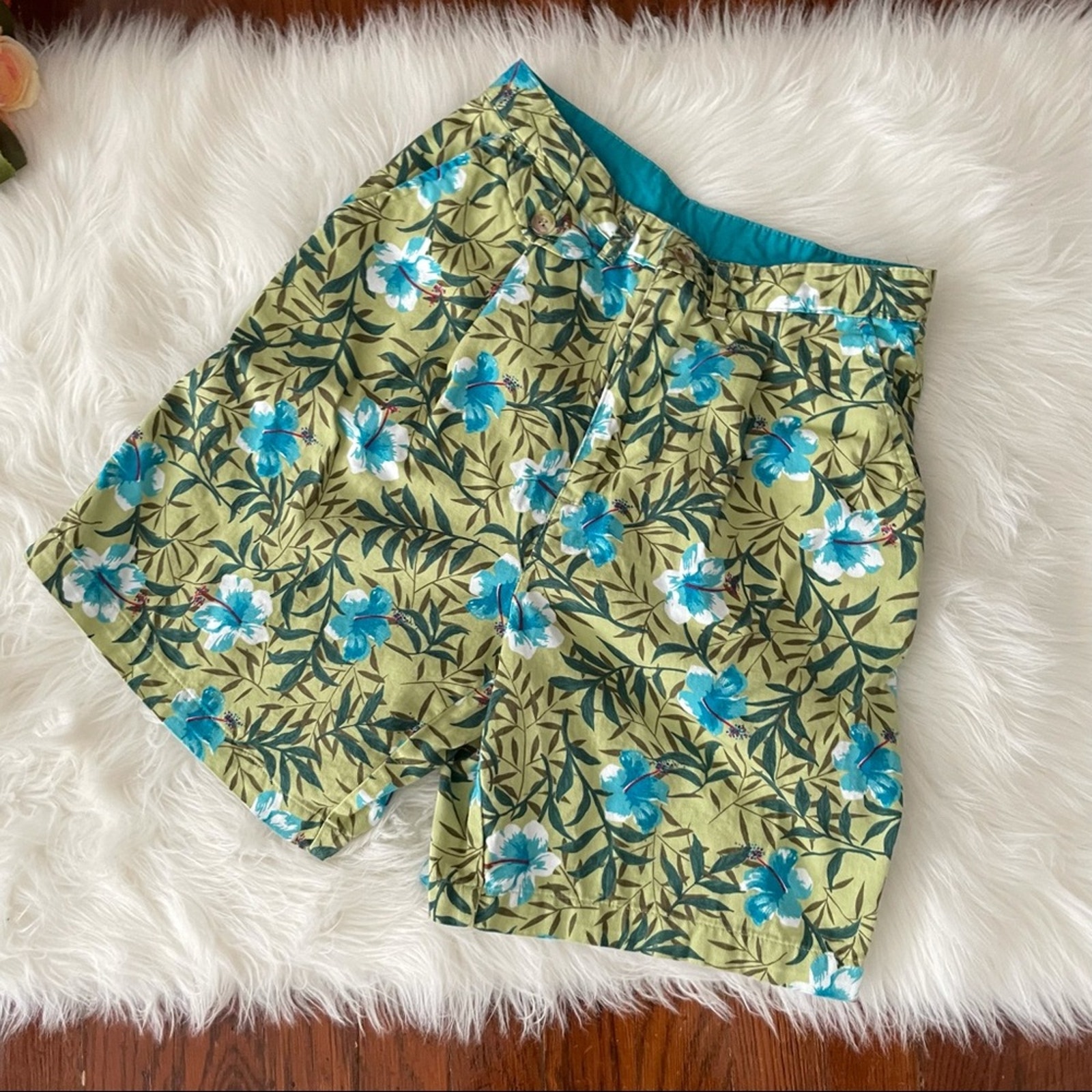 90s Vintage Hawaiian Shorts Green Floral