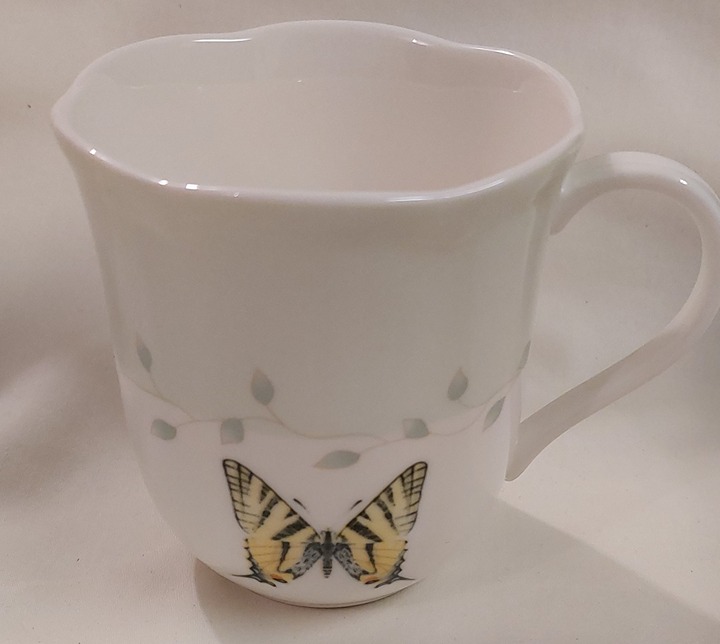 LENOX Butterfly Meadow Collection Mugs Set of 4 Mixed Colors in Original Box