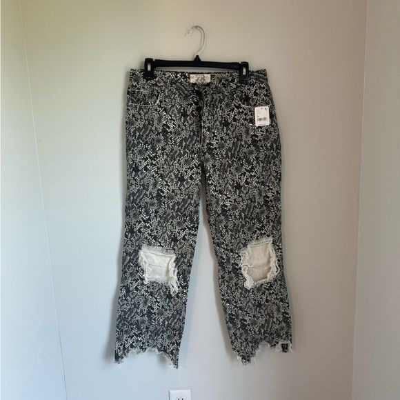 NWT Free People Snake Skin Destroyed Jeans Size 28