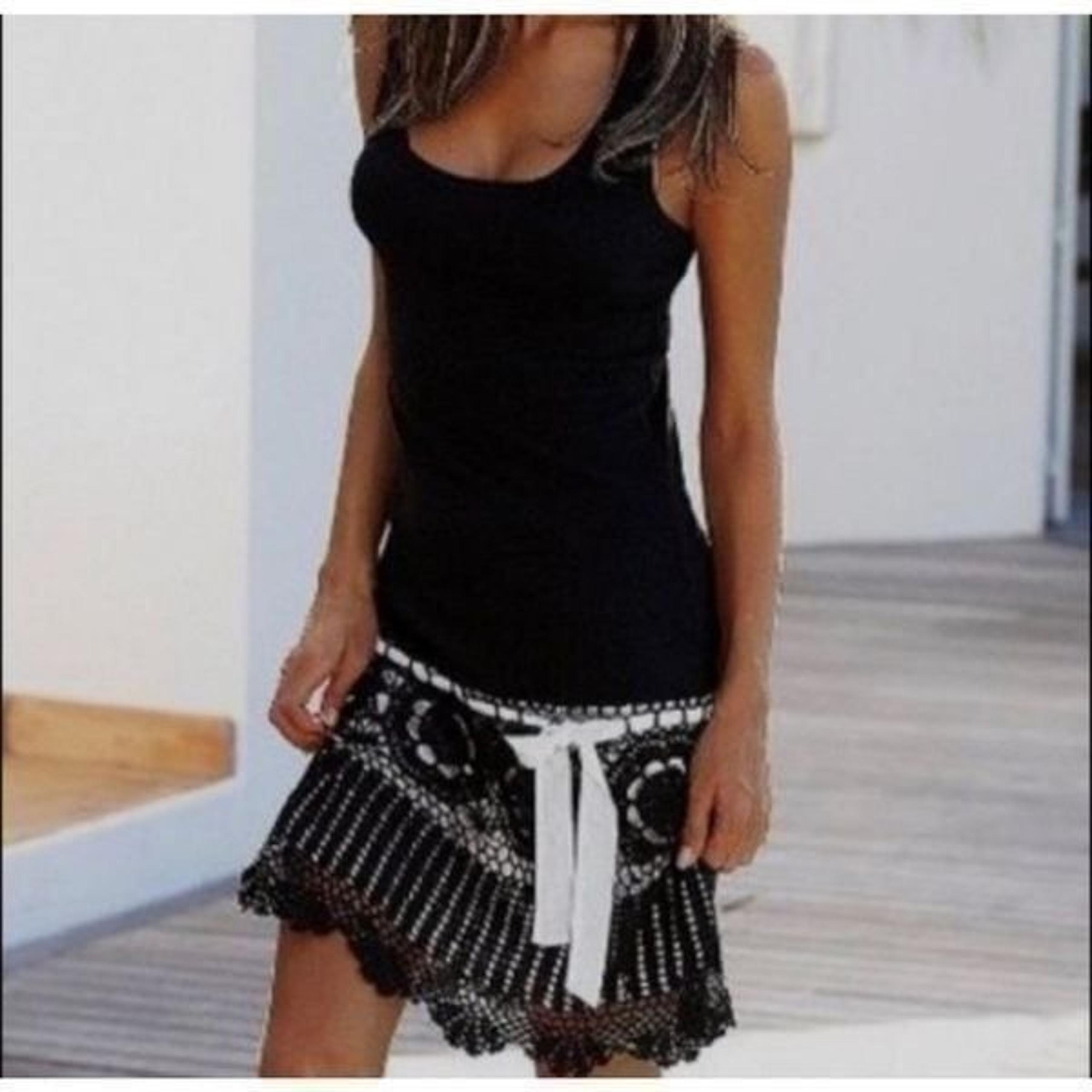 MODA INTERNATIONAL knit dress with crochet bottom Size xs