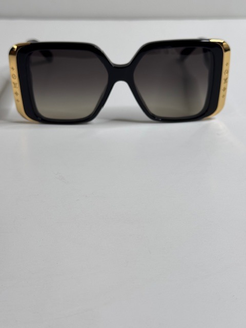 Louis Vuitton LV Moon Square Sunglasses – Black (W) | Never Worn