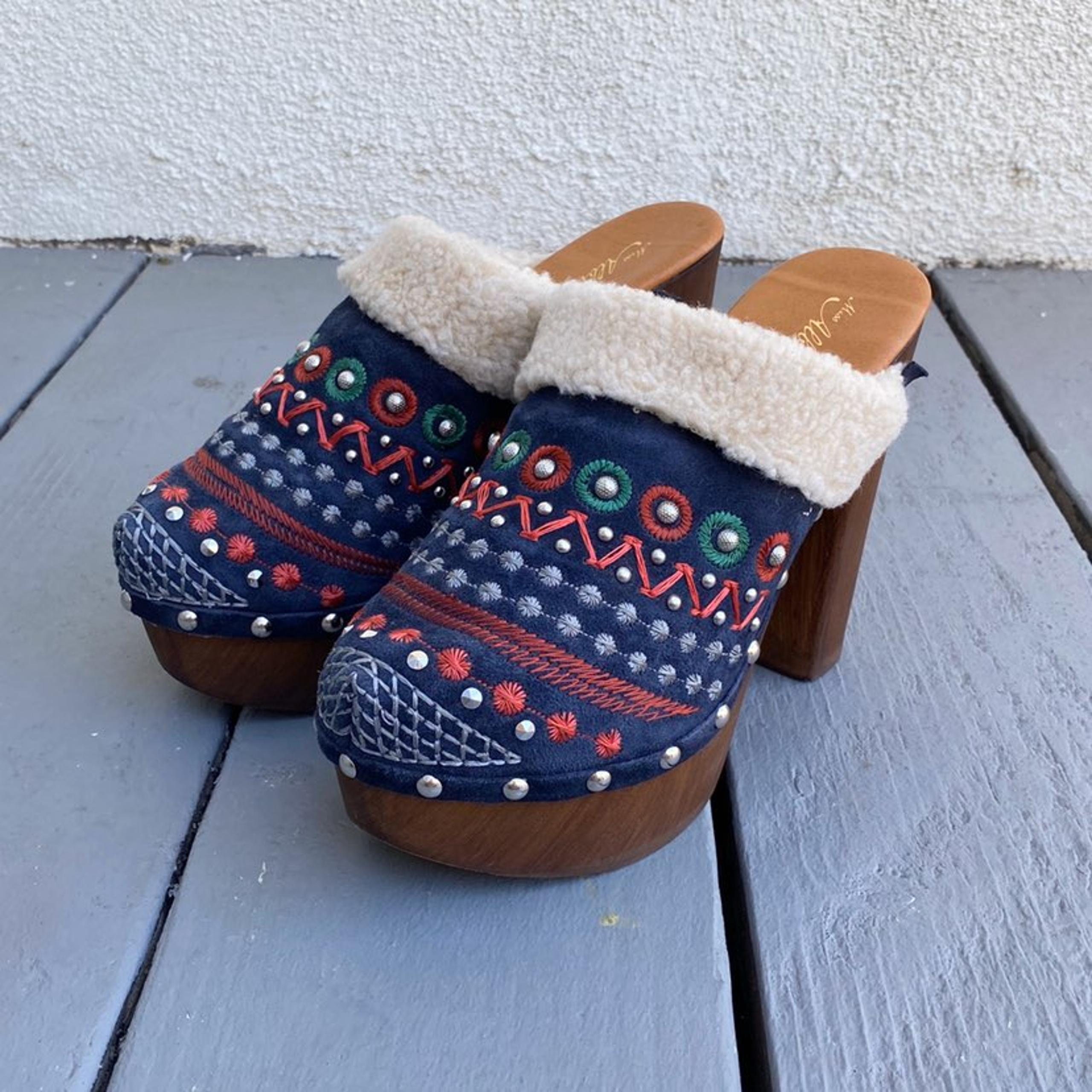 Anthropologie 5 Wooden Terrestrial Clog