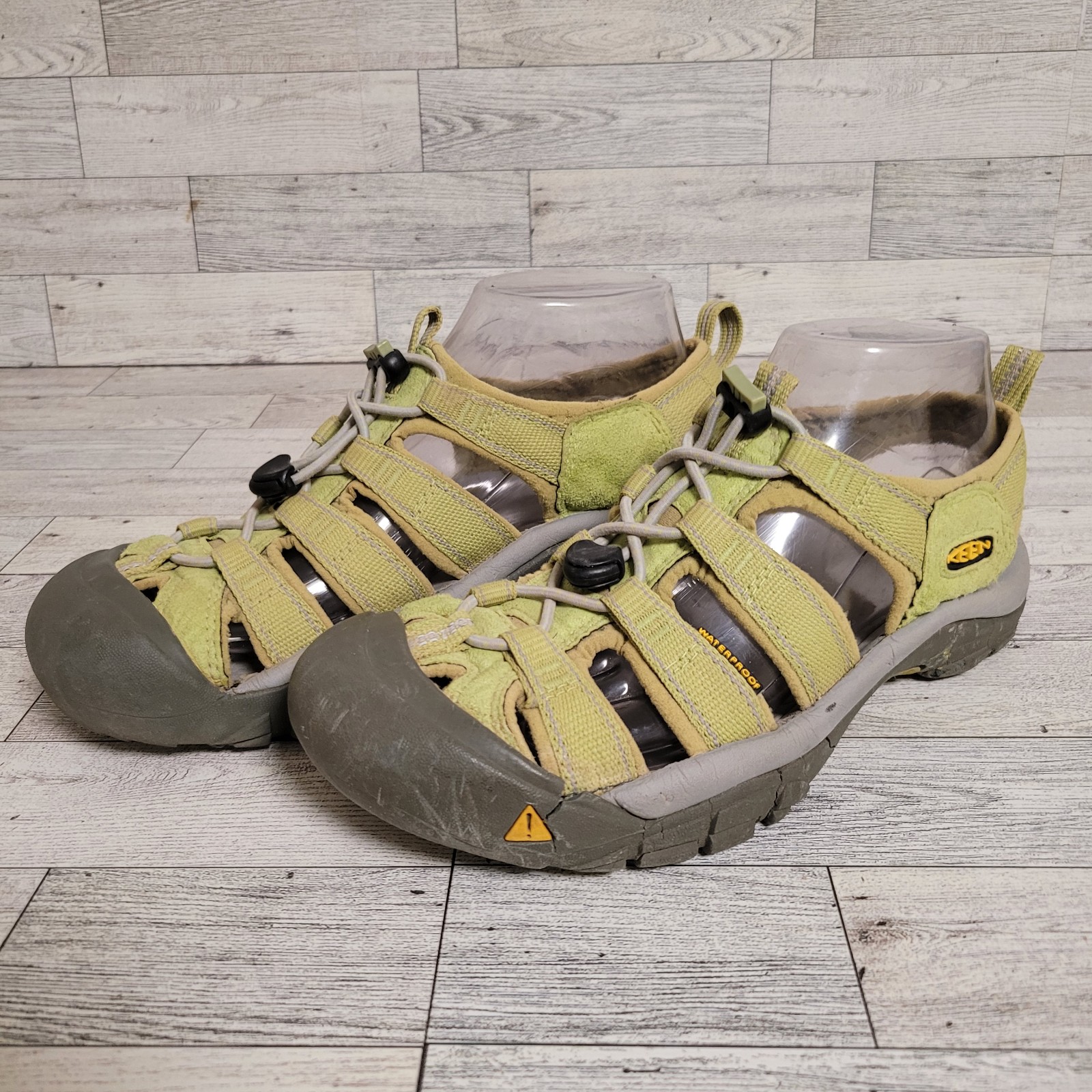 Women's Keen Newport H2 Green Grey Athletic Utility Sneakers Shoes Size 7