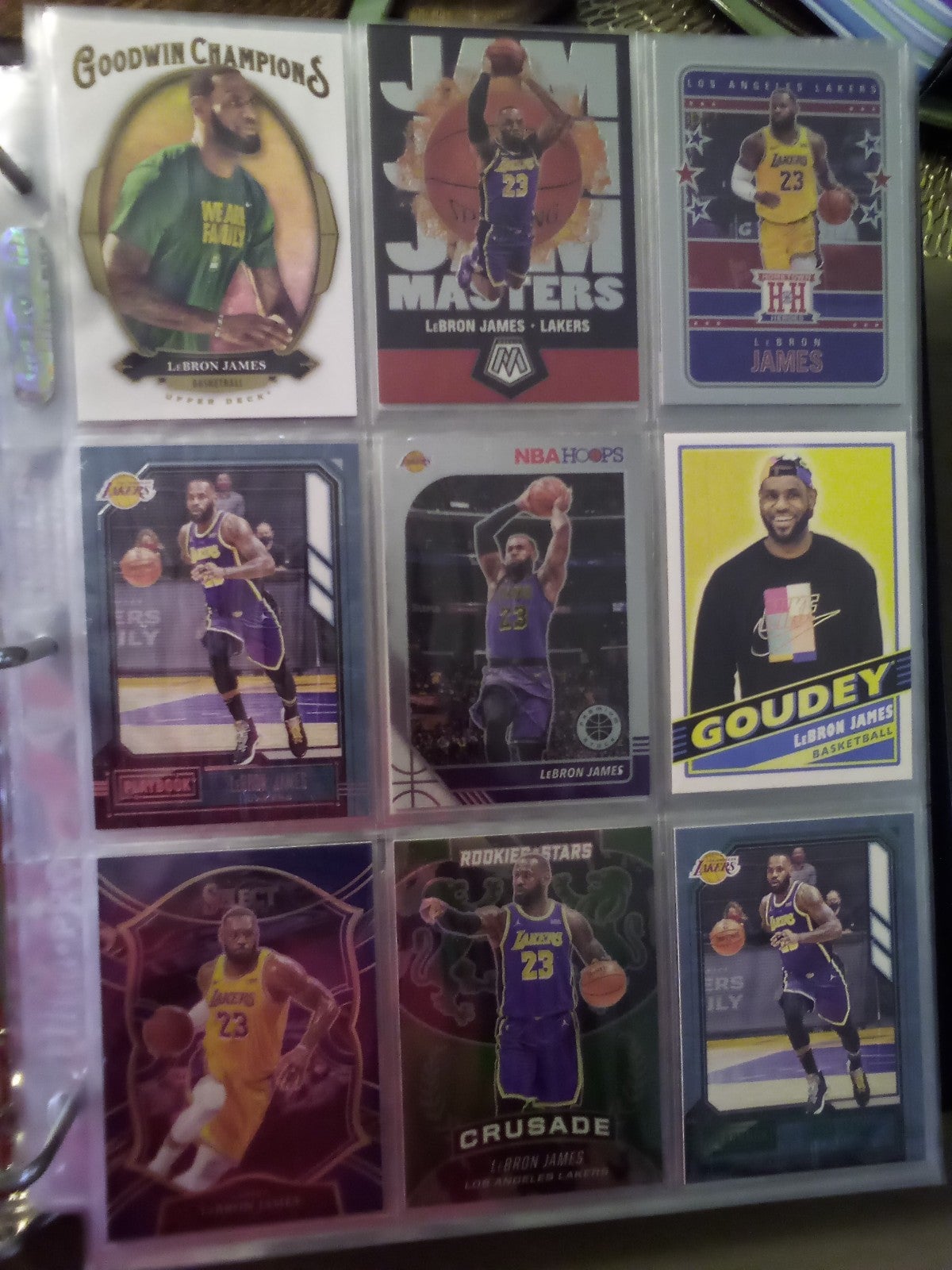 Binder full hot of basketball and baseball cards