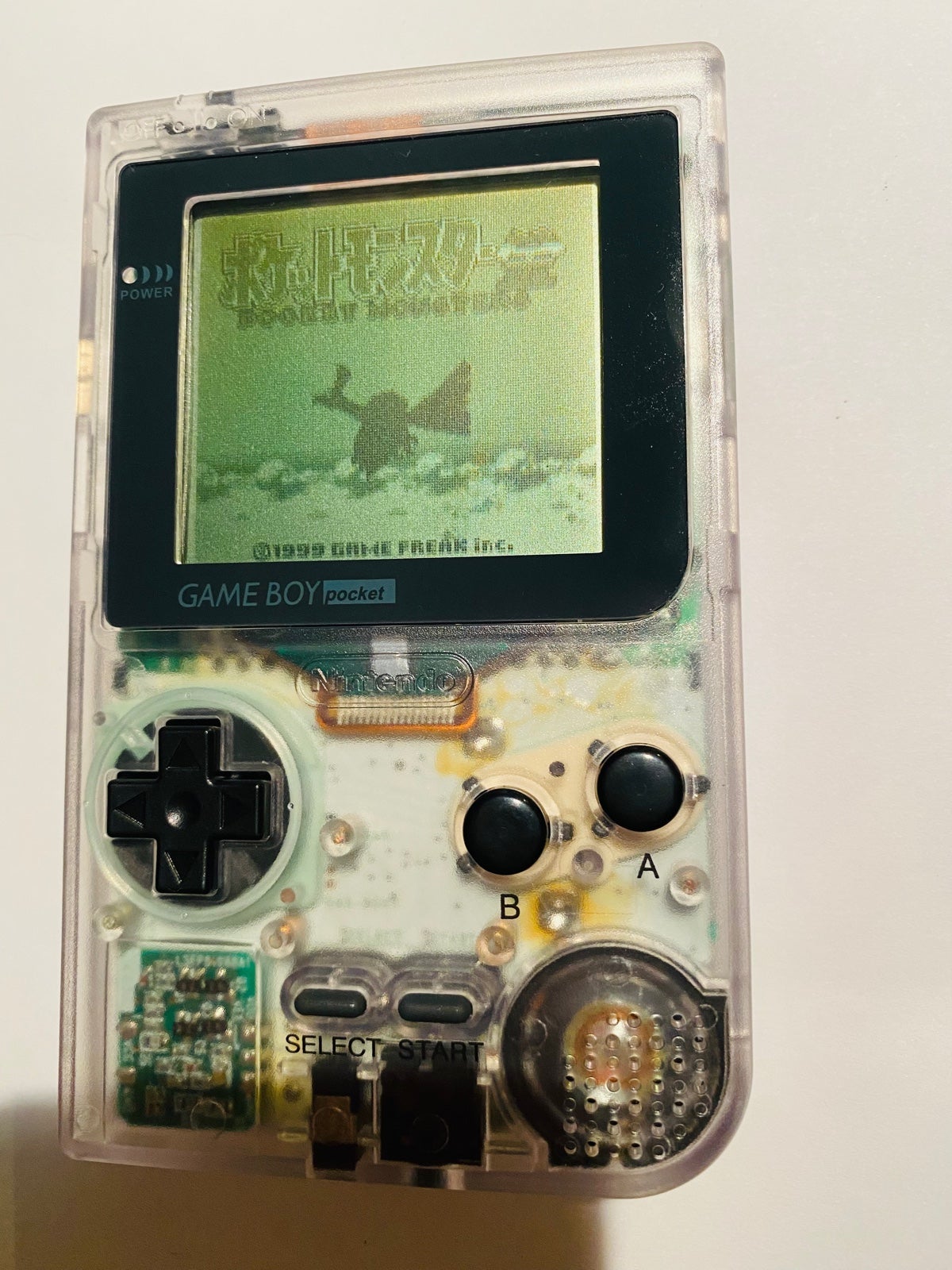 Nintendo Game Boy Pocket in Transparent