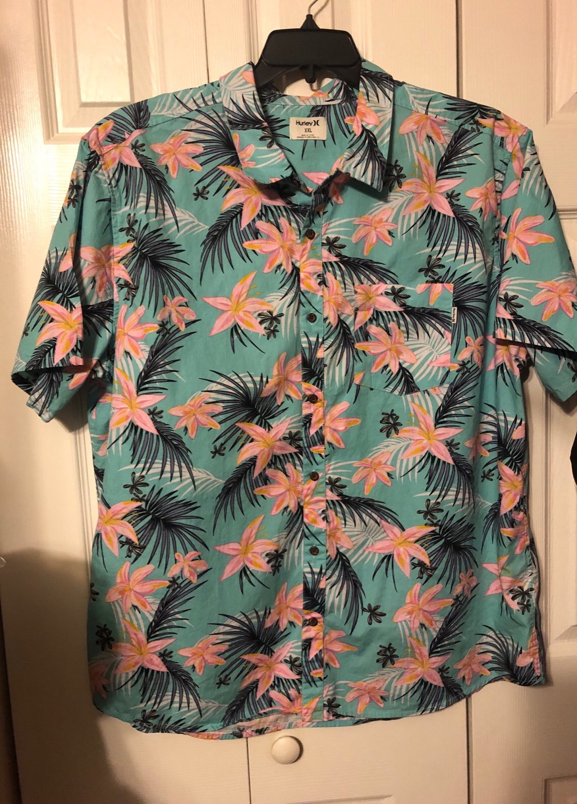 XXLHurley Original wedge Short Sleeve shirt. Worn once on vacation. Great