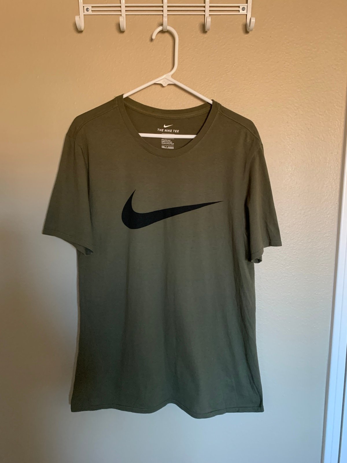 Men Nike Logo Olive Green Shirt Cotton Medium. Good Used Condition.