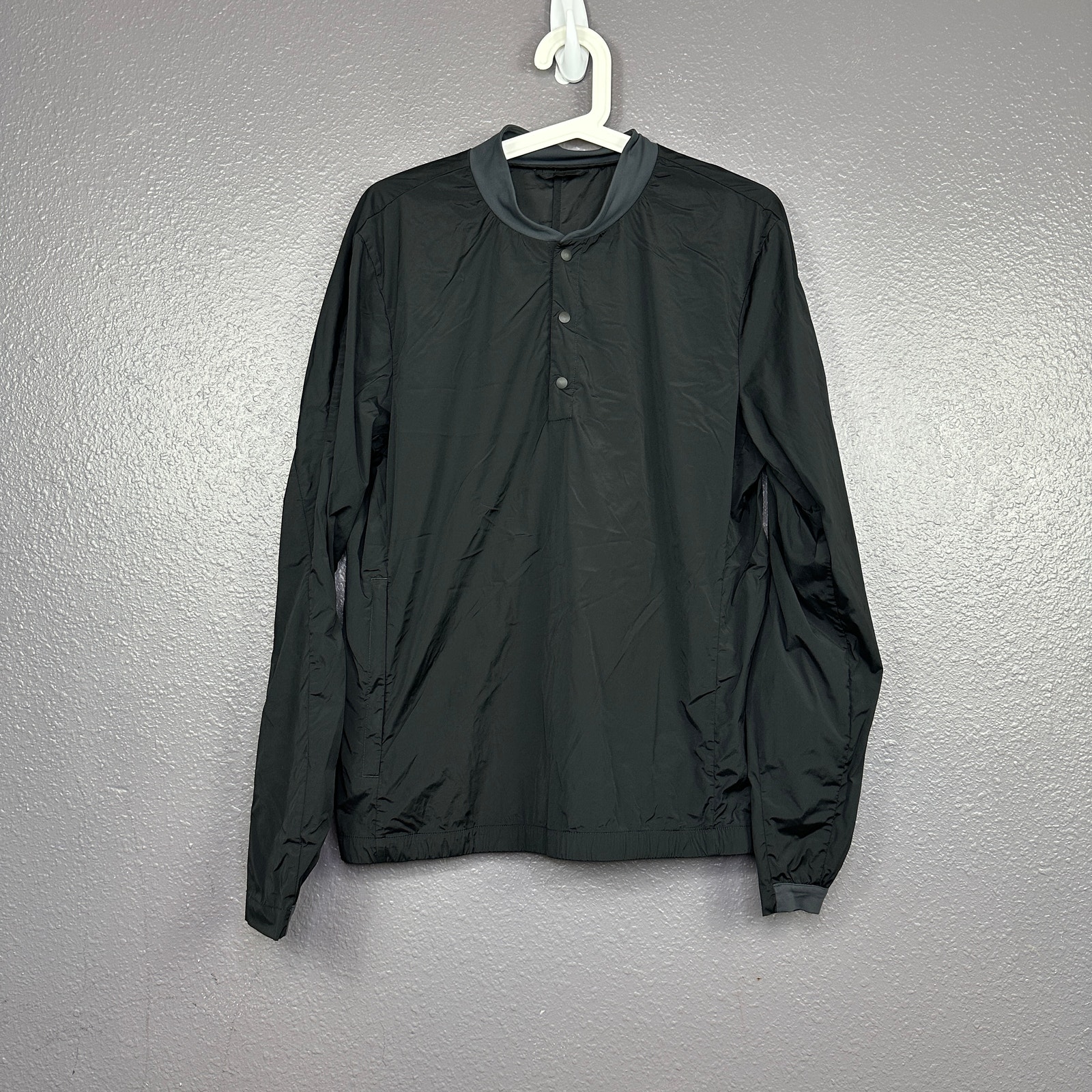 Lululemon Windbreaker Pullover Top Womens Small Black Snap Button Rare Pre-2017