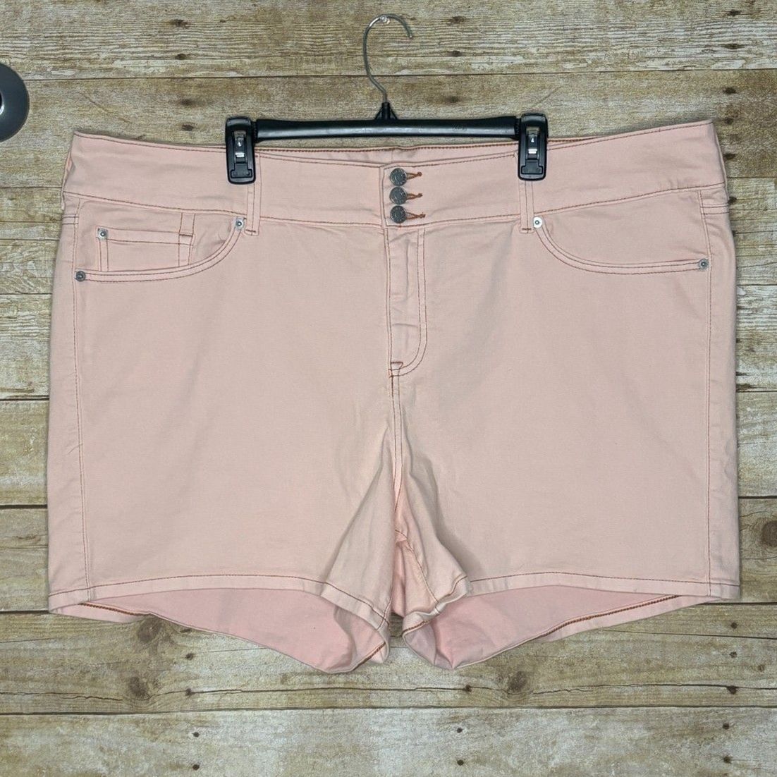 TORRID PALE DOGWOOD HIGH RISE STRETCH SUPER SOFT JEGGING MID SHORTS SIZE 26
