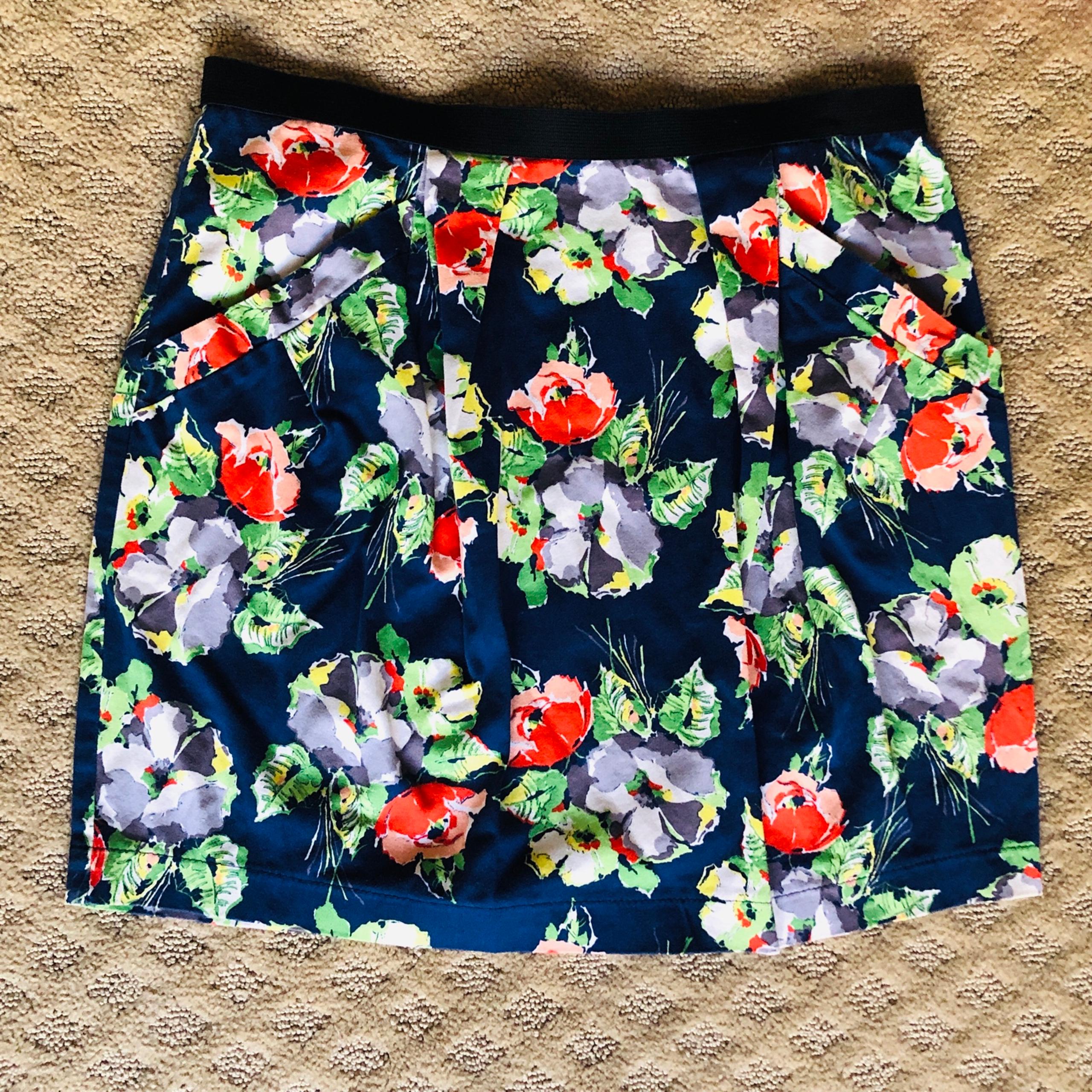 Lily White Floral Mini Skirt L