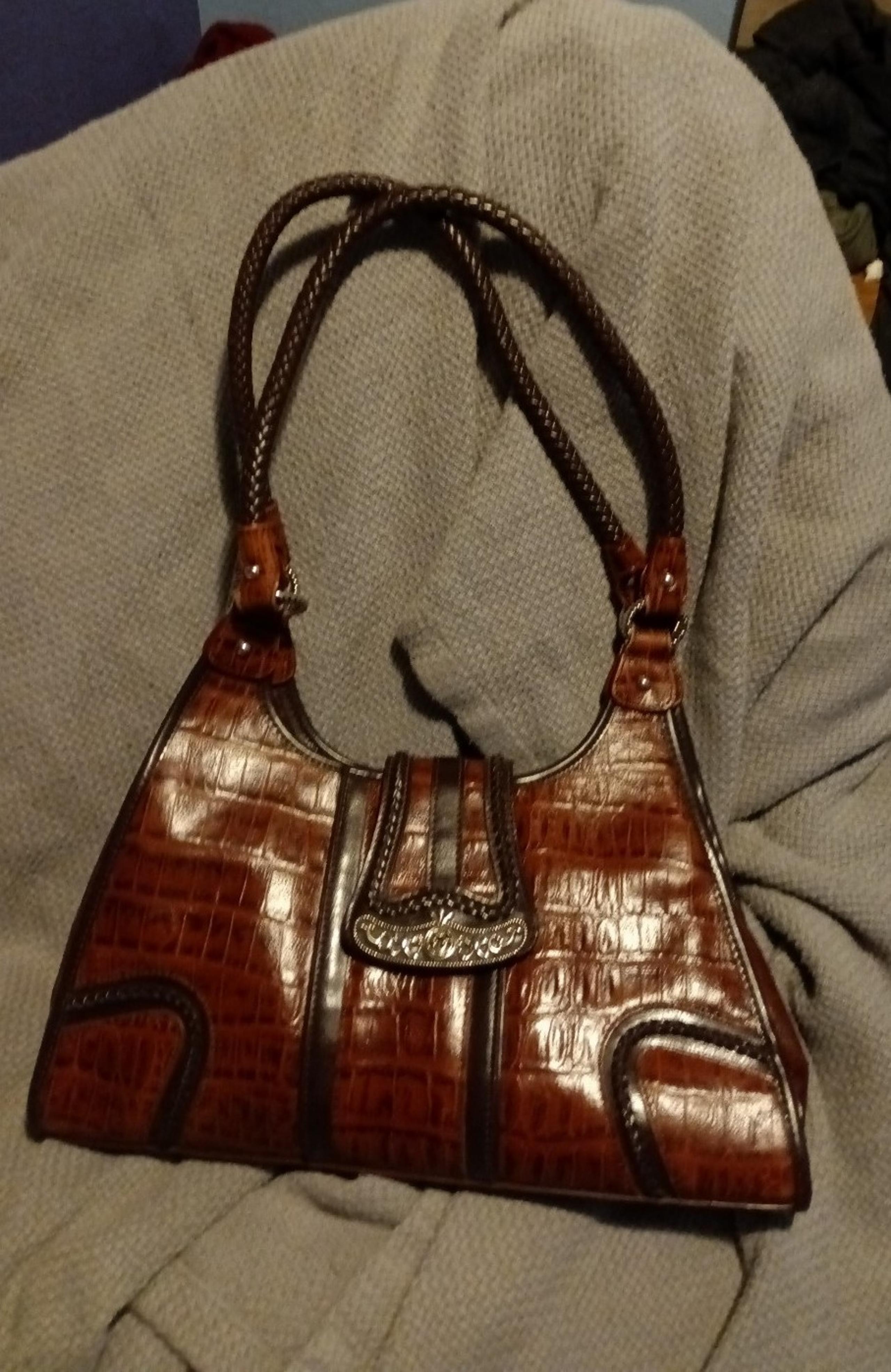 Purse MC beautiful purse. Good size. Just have to many