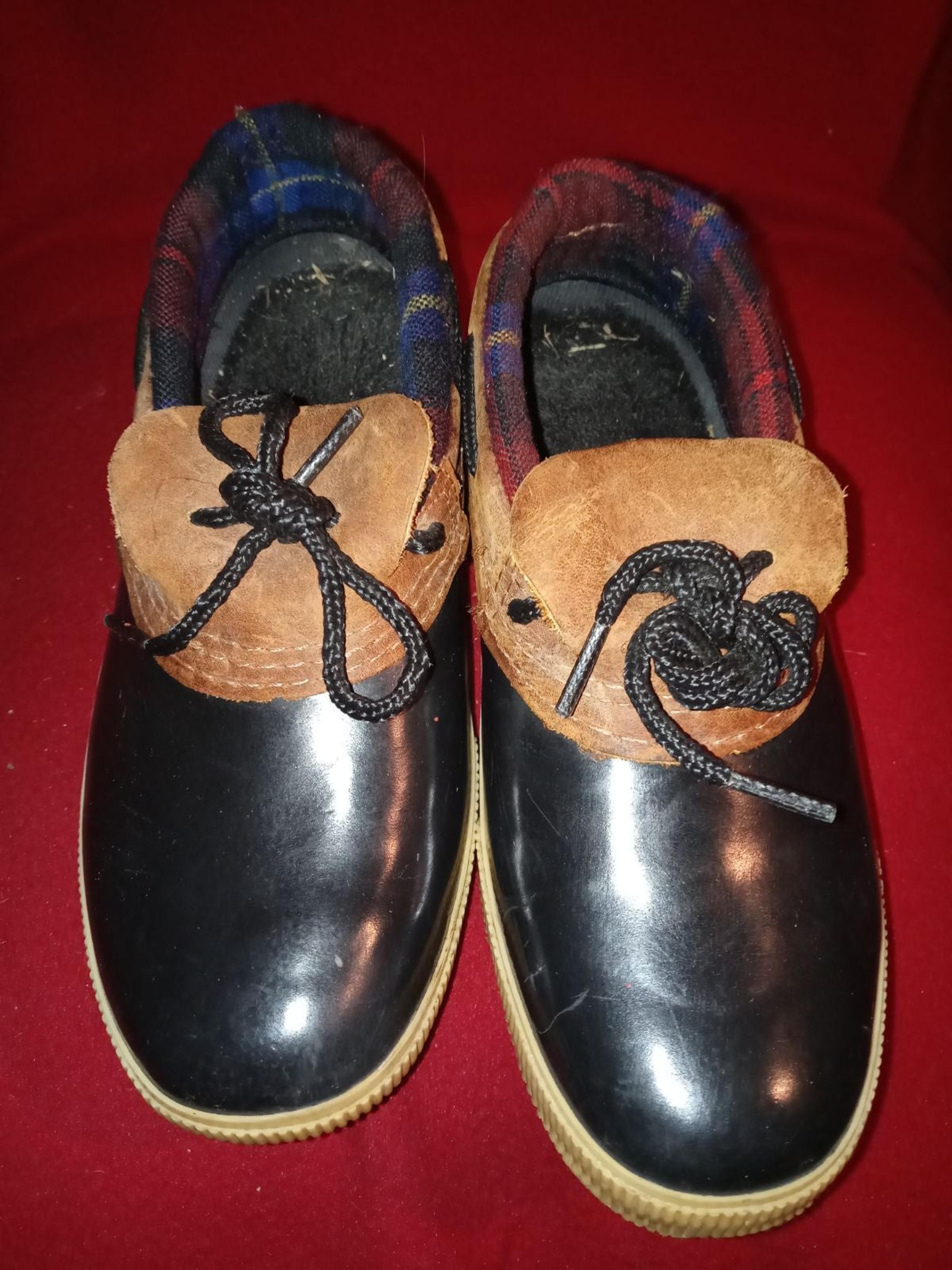 Eddie Bauer Duck Shoes size 6