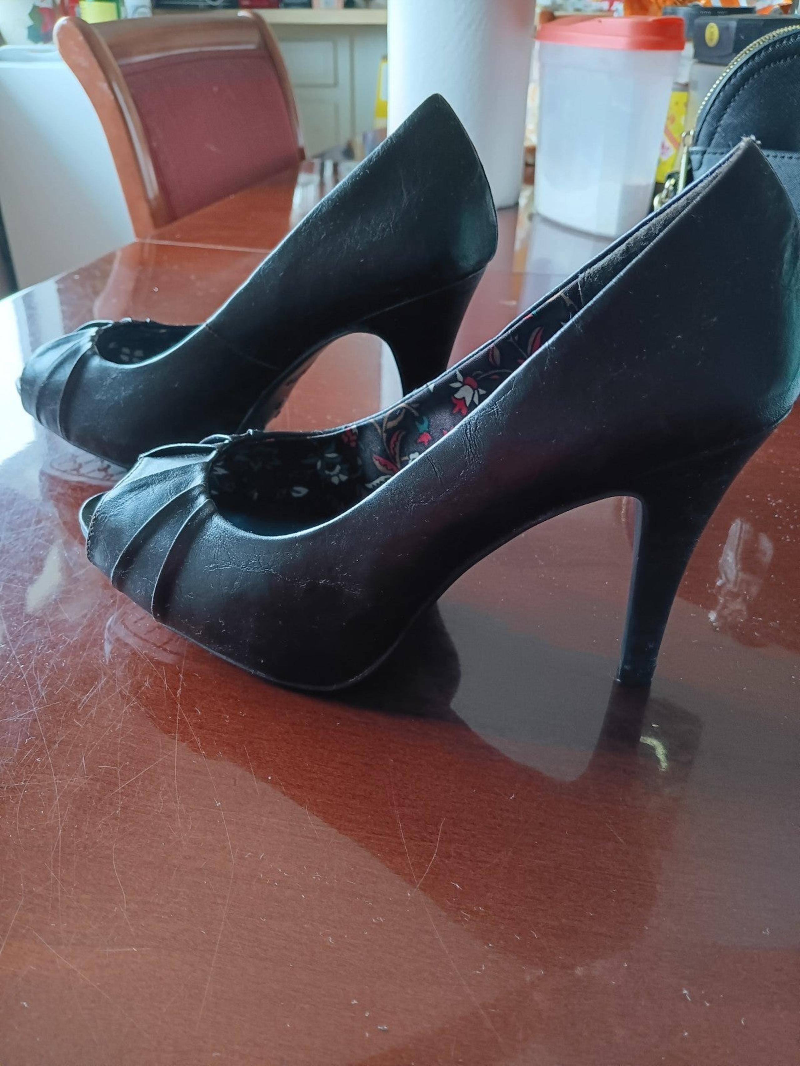 HEELS SIZE 7M - BROWN COLOR