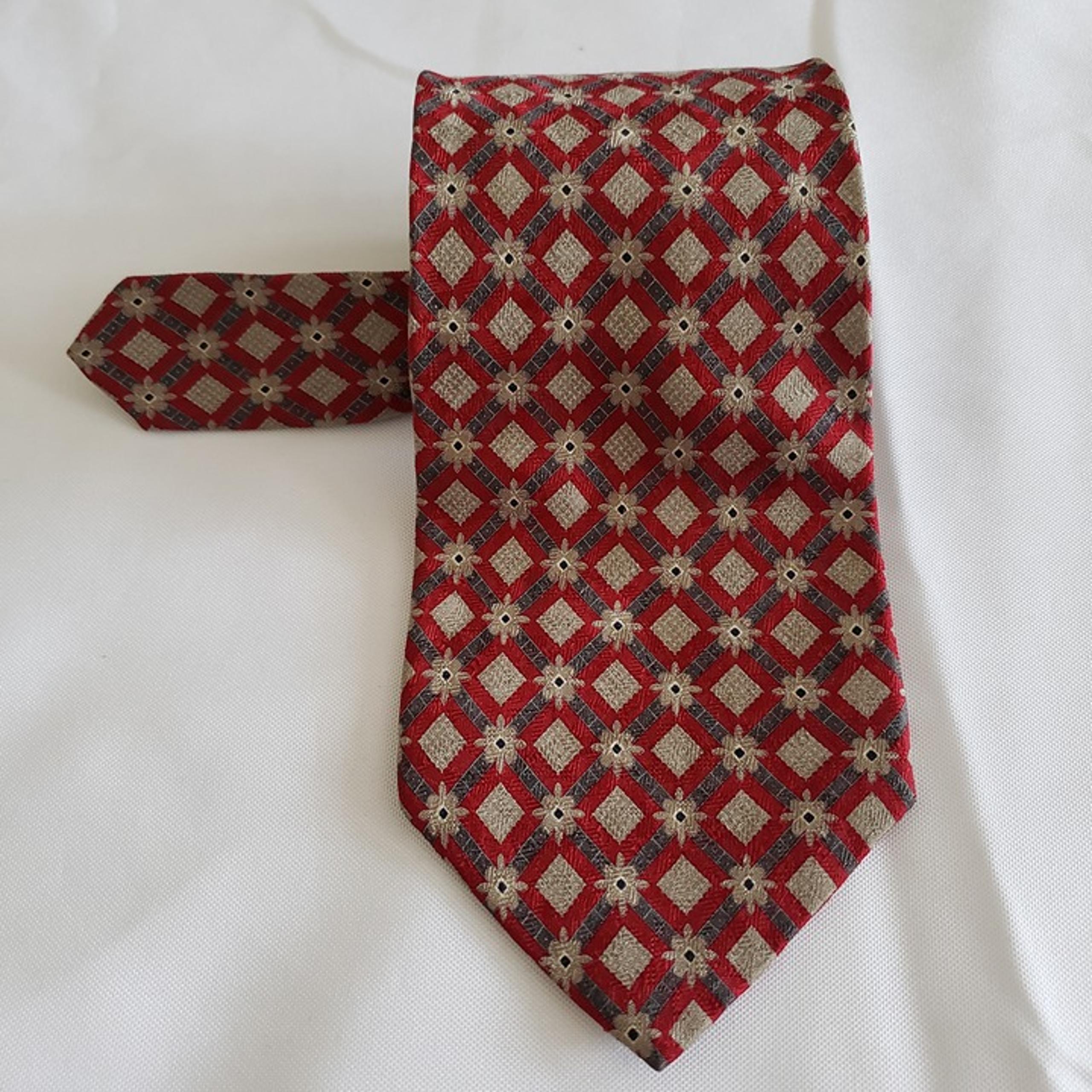 Claiborne Diamond Floral 100% Silk Neck Tie 58" x 4"