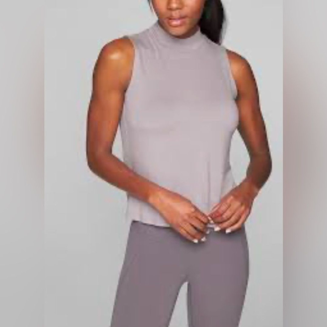 NWT Athleta Threadlight Turtleneck Tank in Subway Grey size large