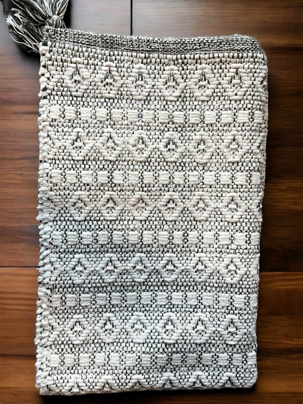 New Ivory & Dark Green Hand-Woven Area Rug