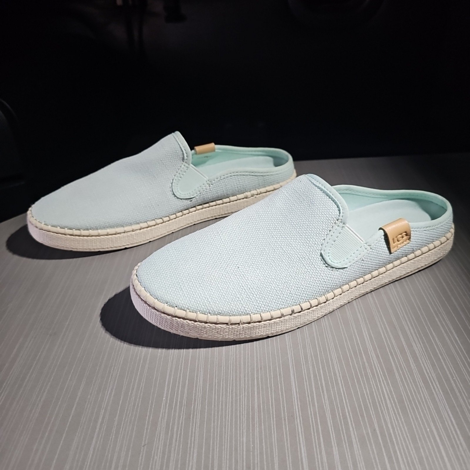 UGG Women's Delu Sneaker Slide Flats Size 10 Fashion Comfort Casual NWOT