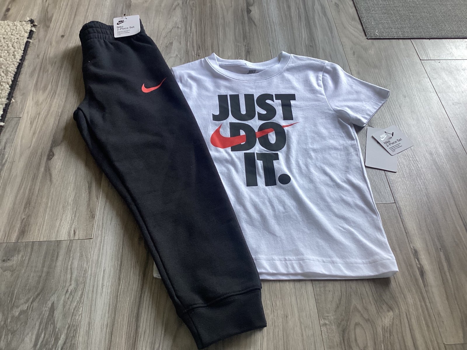 Nike boys JUST DO IT s/s tee & joggers set size 6(NWT)